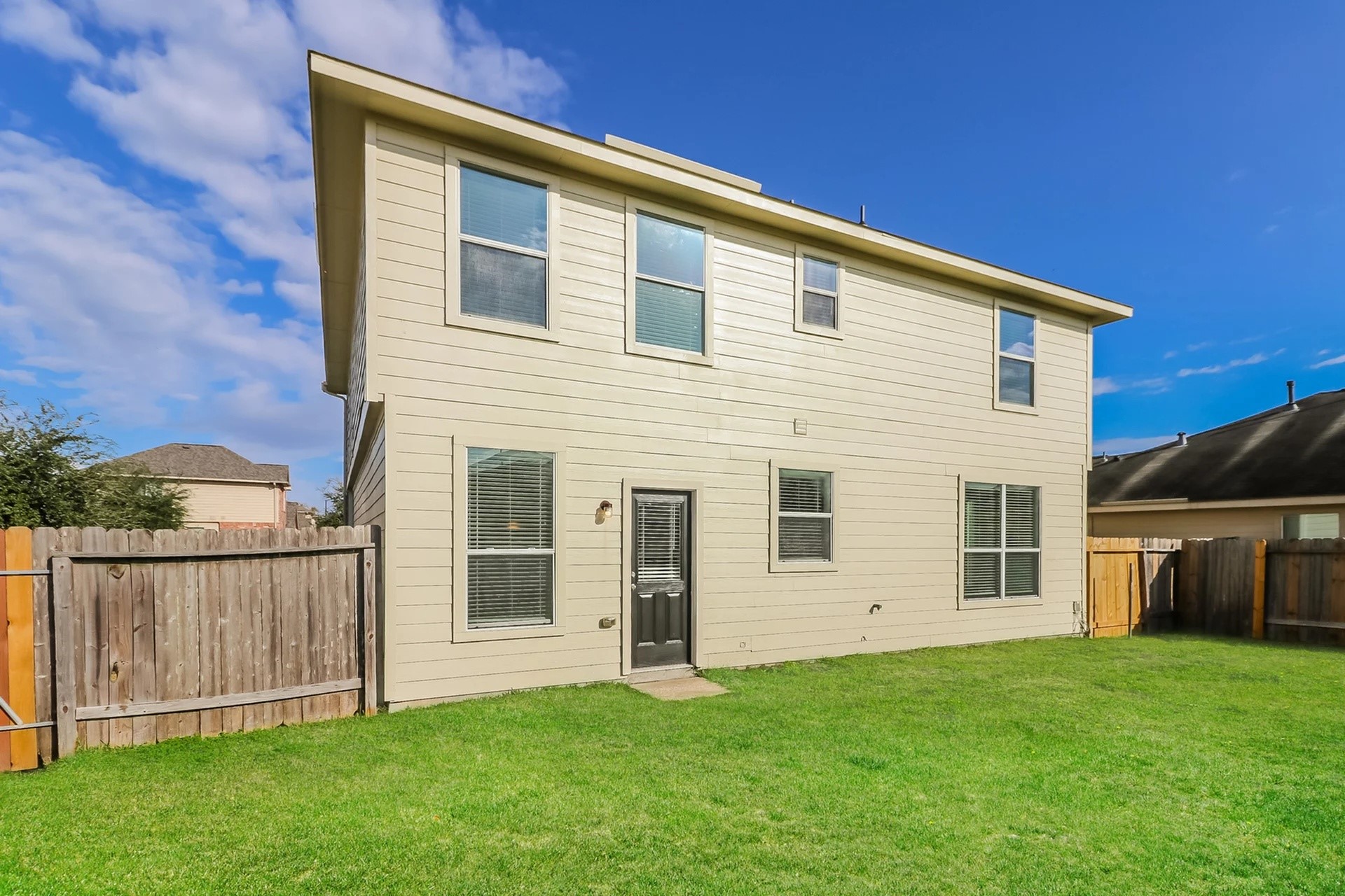 2615 Verano Drive Property Photo 3
