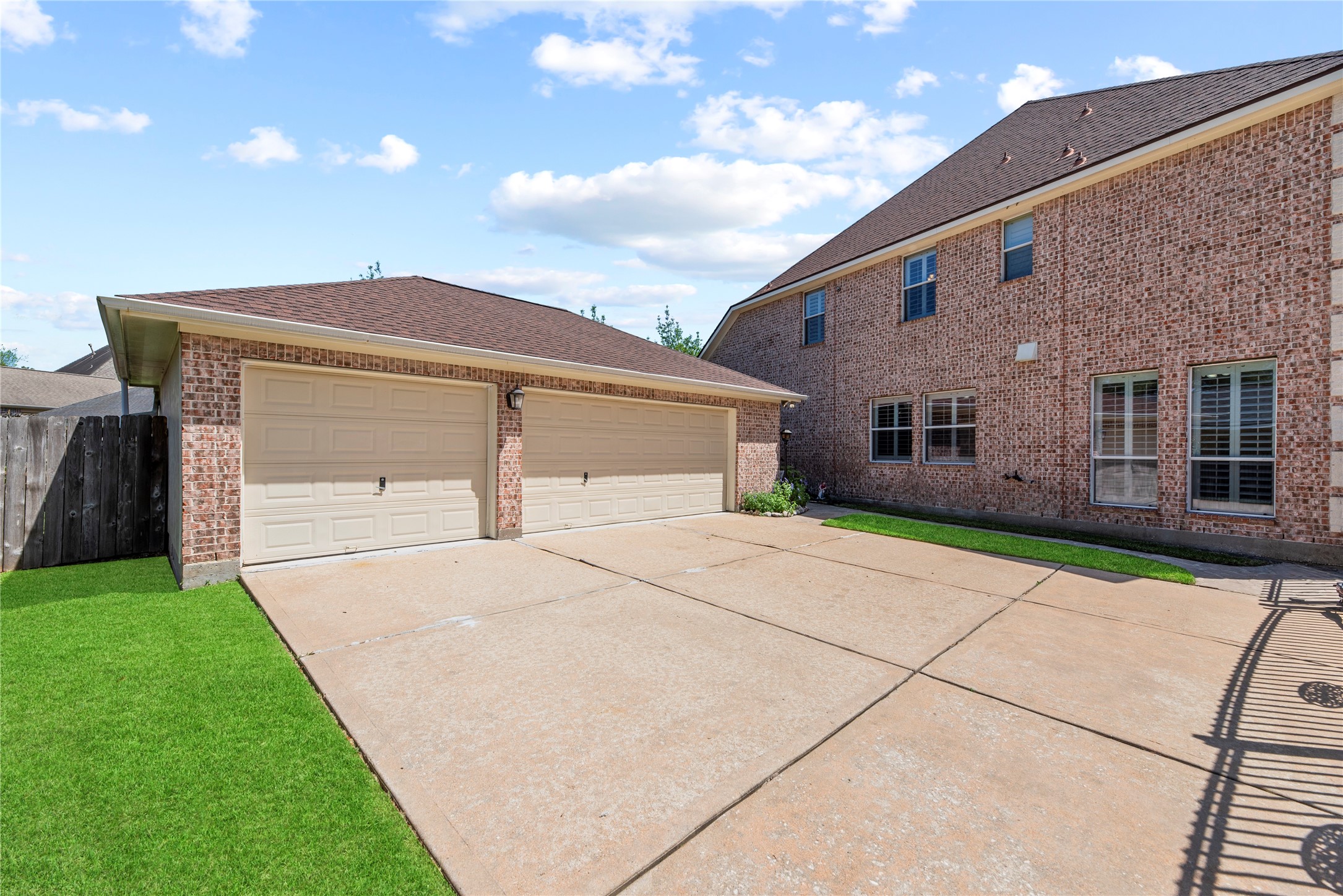8106 Hollowhaven Court Property Photo 3