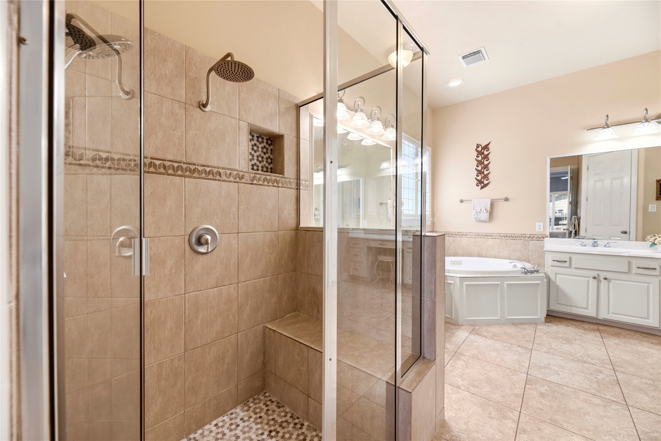 8106 Hollowhaven Court Property Photo 17