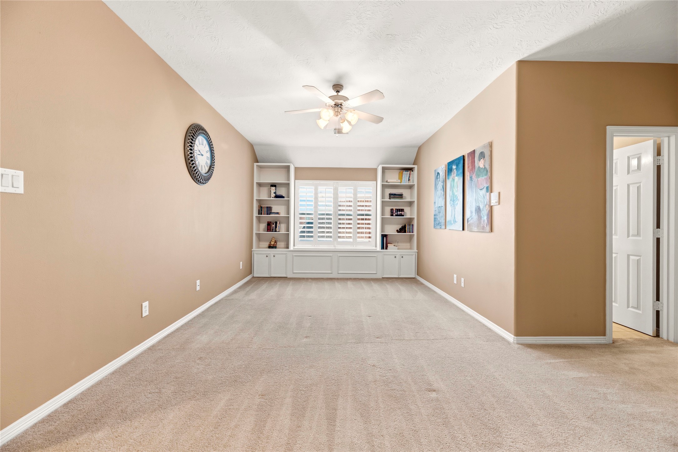 8106 Hollowhaven Court Property Photo 18