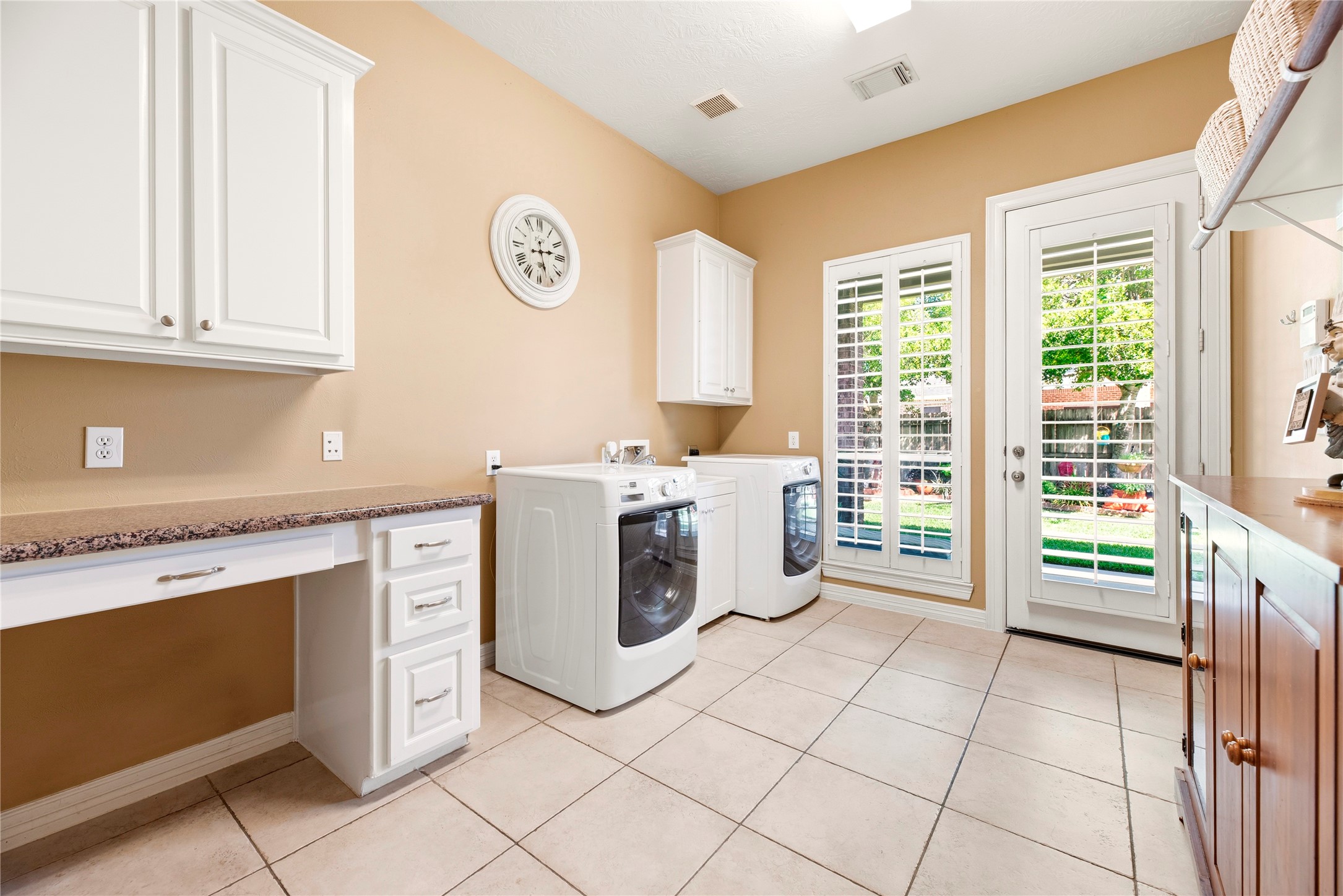 8106 Hollowhaven Court Property Photo 29