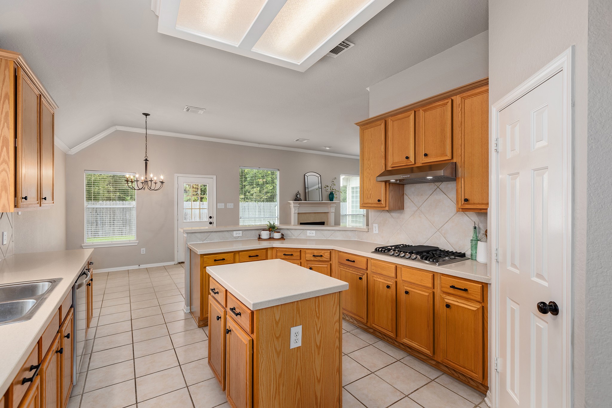 14618 Kings Head Drive Property Photo 18