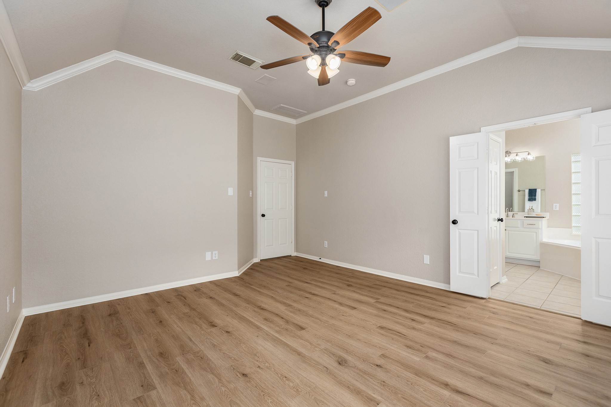 14618 Kings Head Drive Property Photo 23