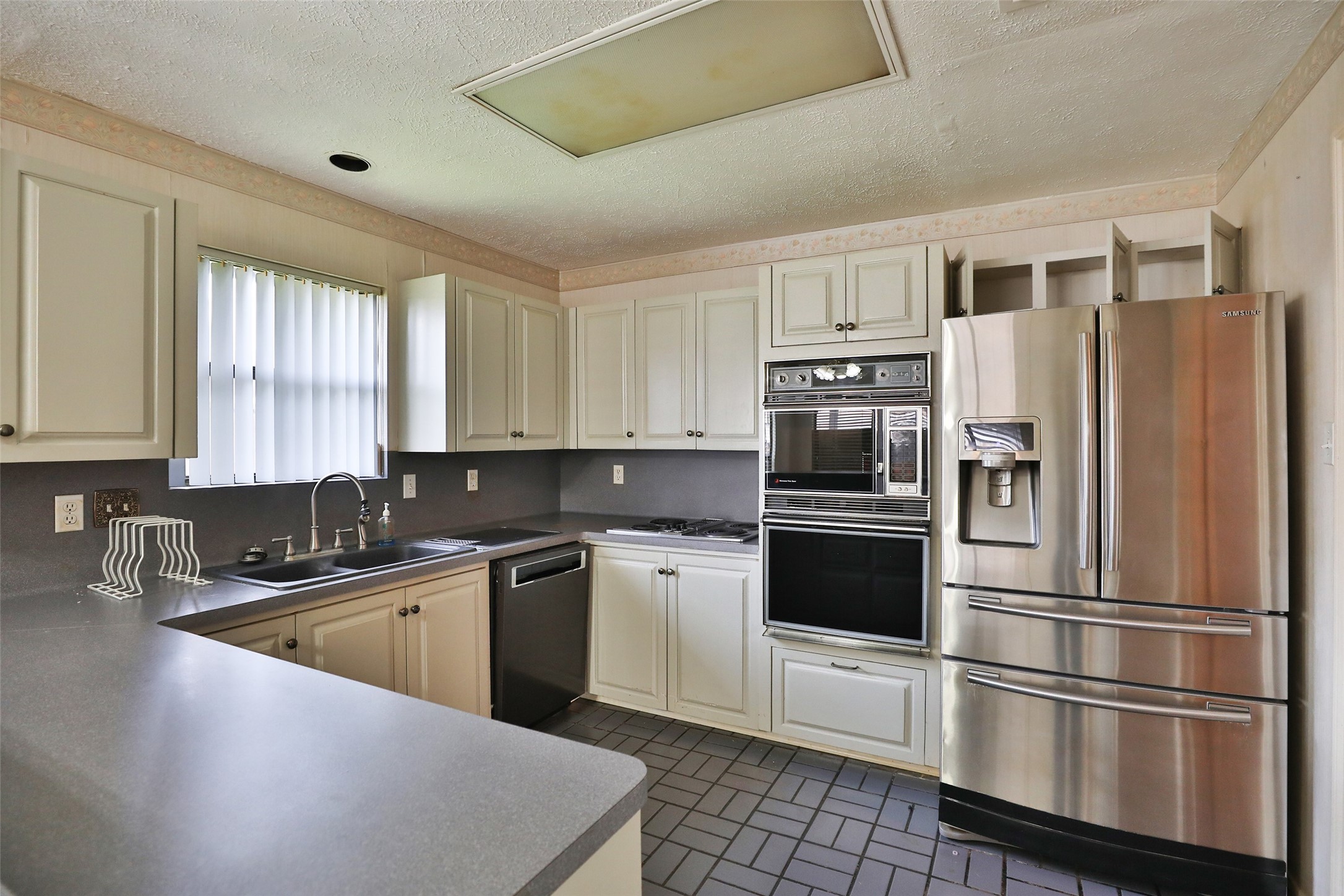 15407 Empanada Drive Property Photo 2