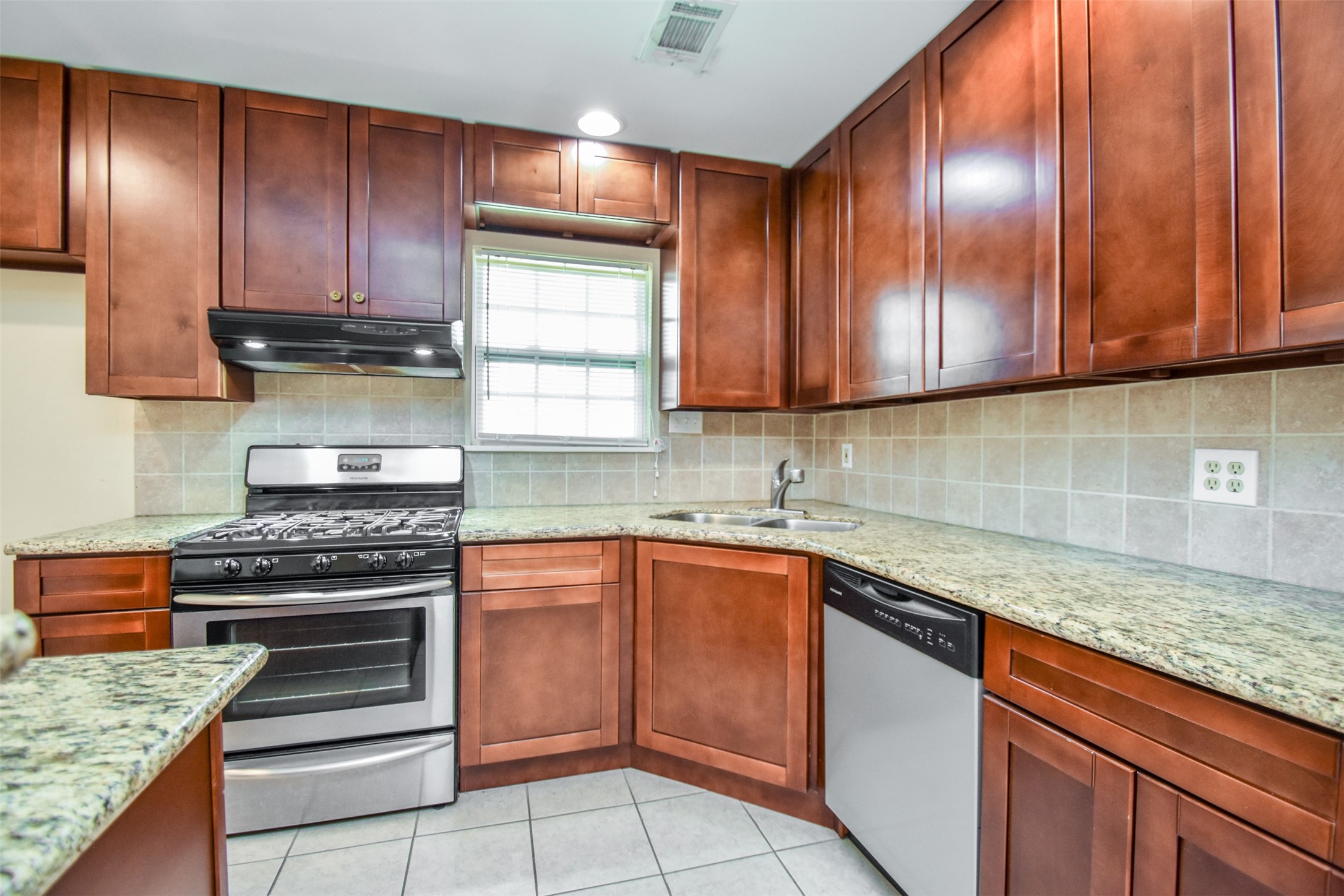 6430 Saxet Street Property Photo 14