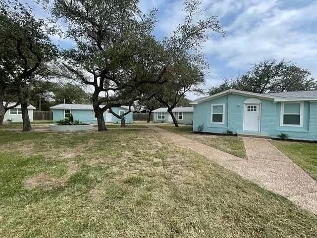 1300 N Live Oak Street 6 Property Photo