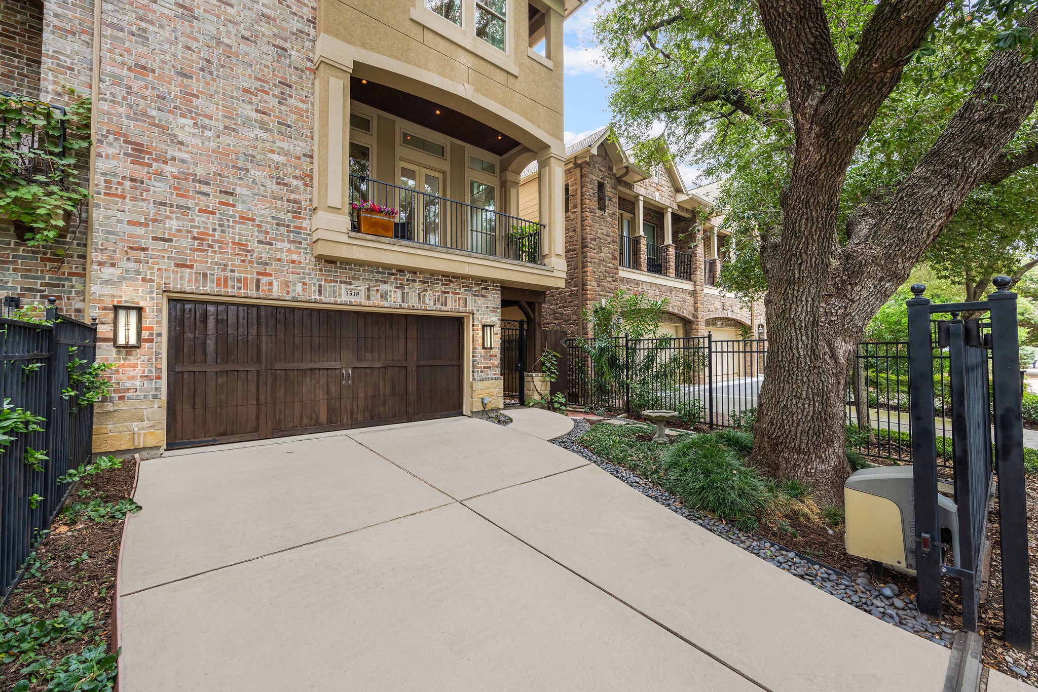 1518 W Clay Street Property Photo 1