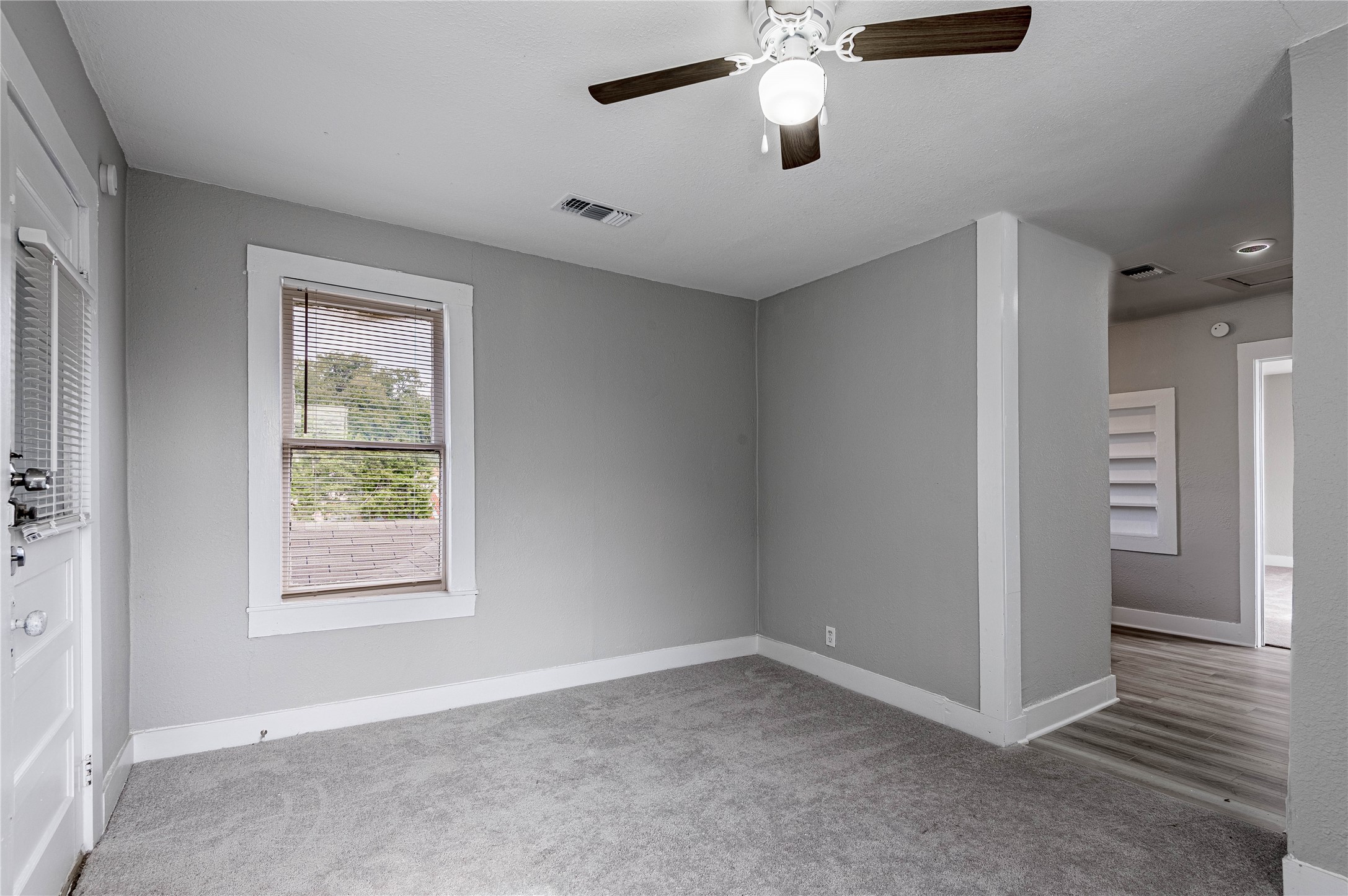200 W Caroline Street B Property Photo 6