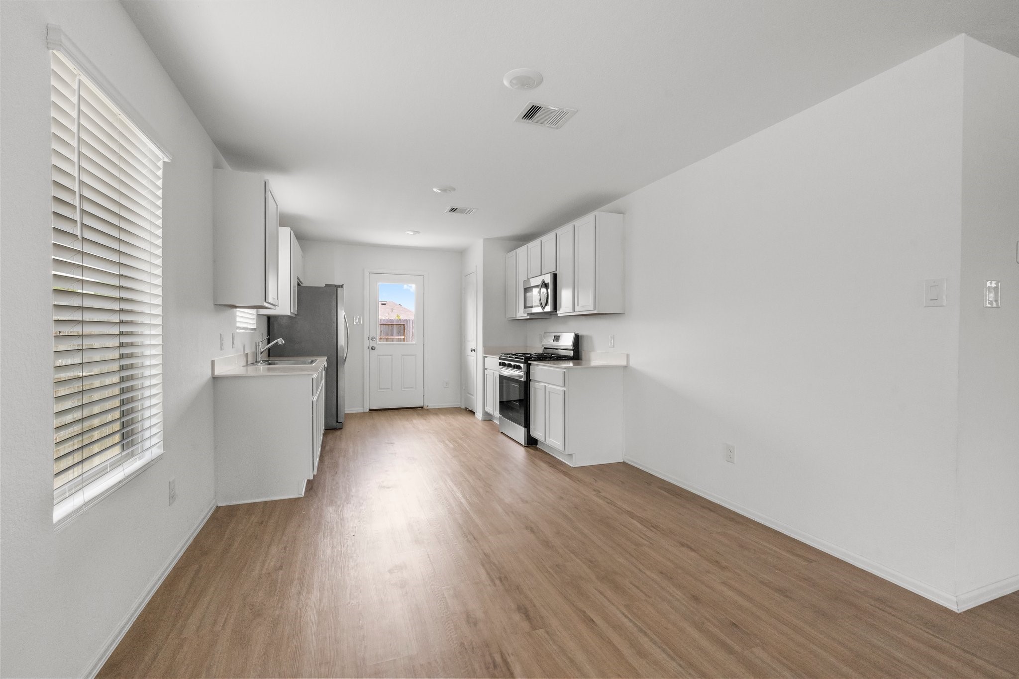 18979 Panzini Drive Property Photo 4