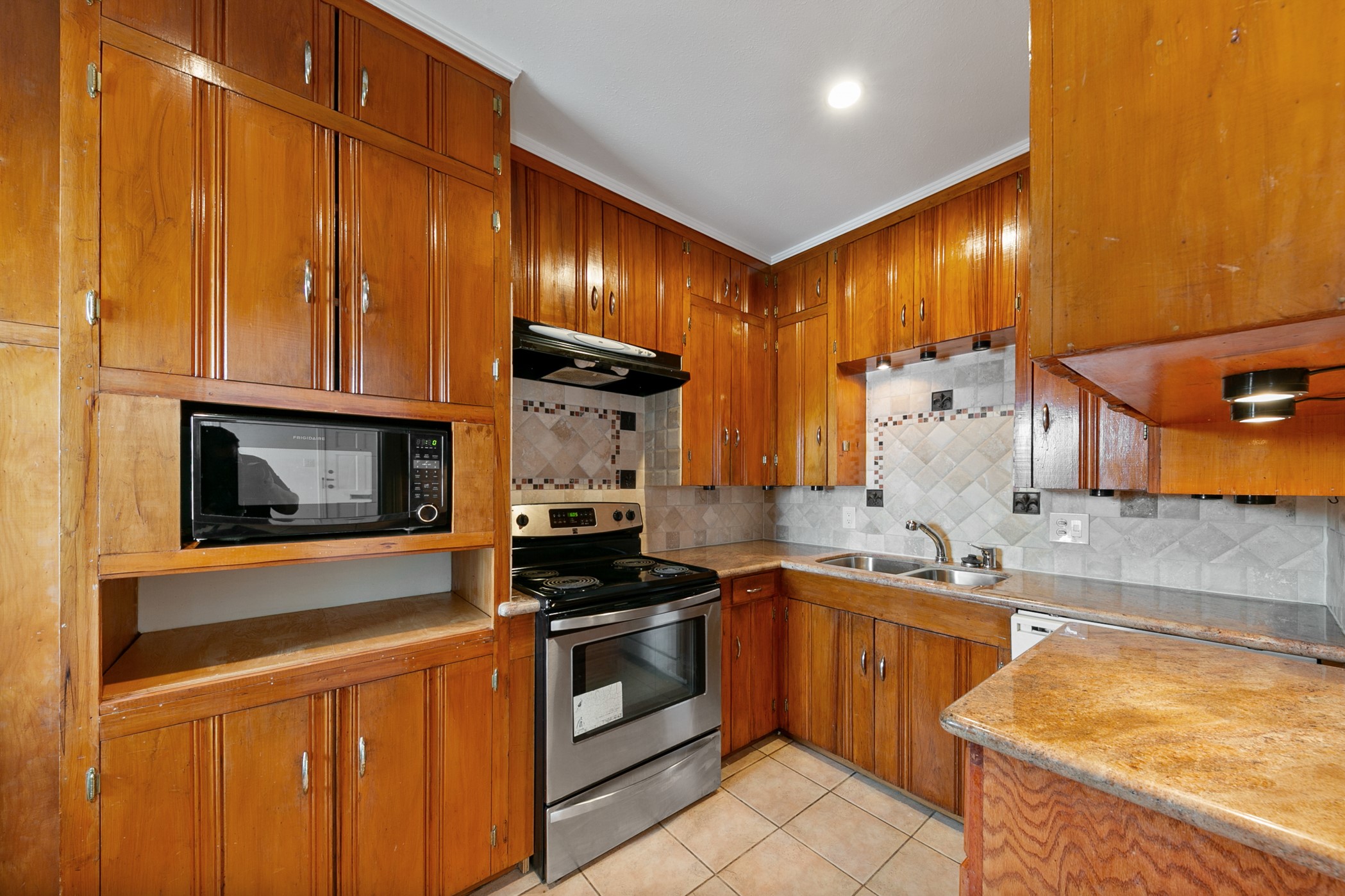 2302 Shakespeare Street Property Photo 6