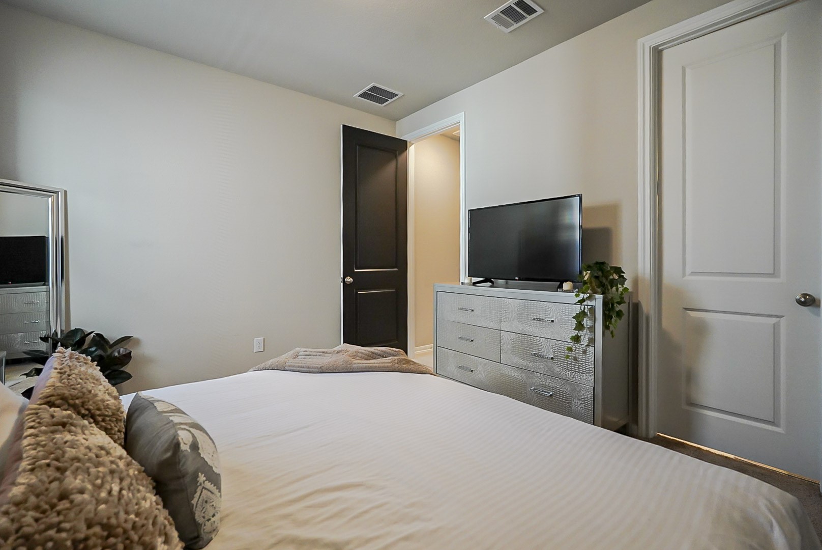 8203 Longear Lane Property Photo 16