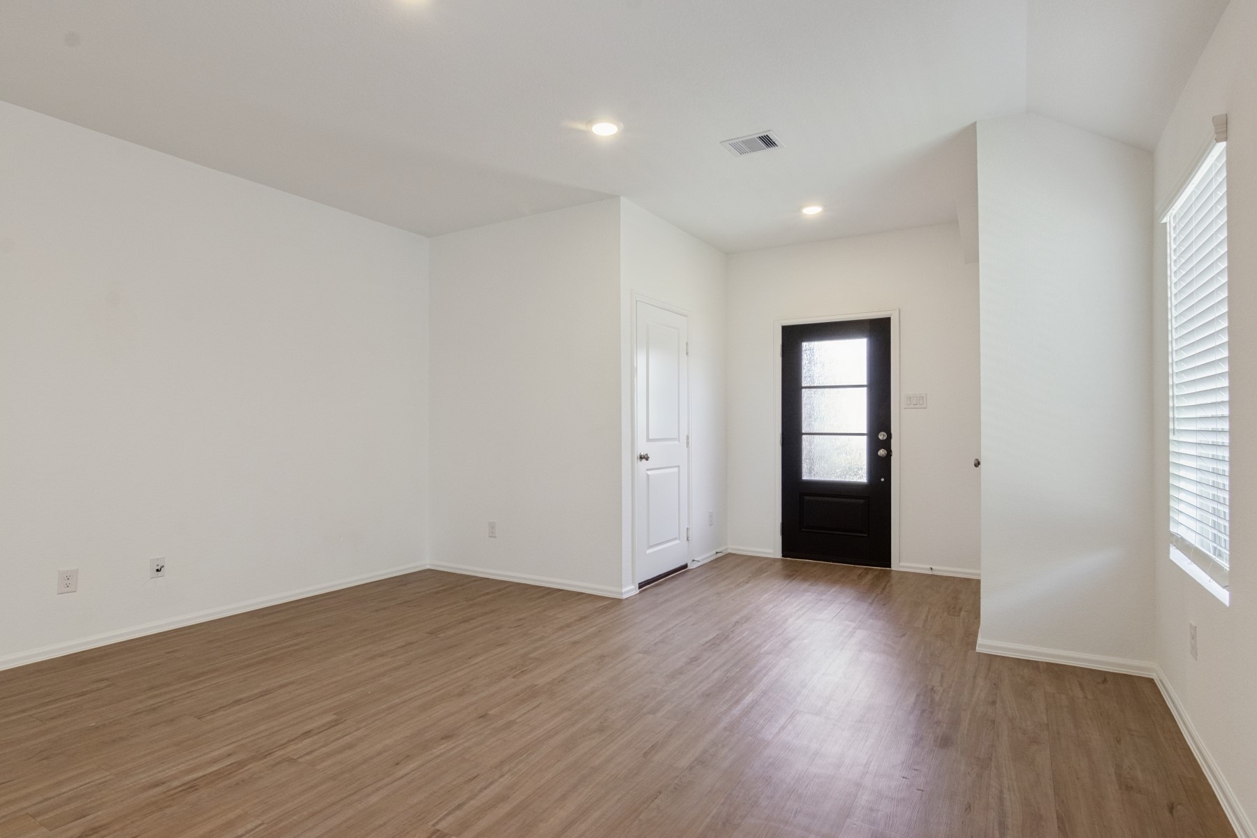 1950 Barrett Gables Drive Property Photo 4