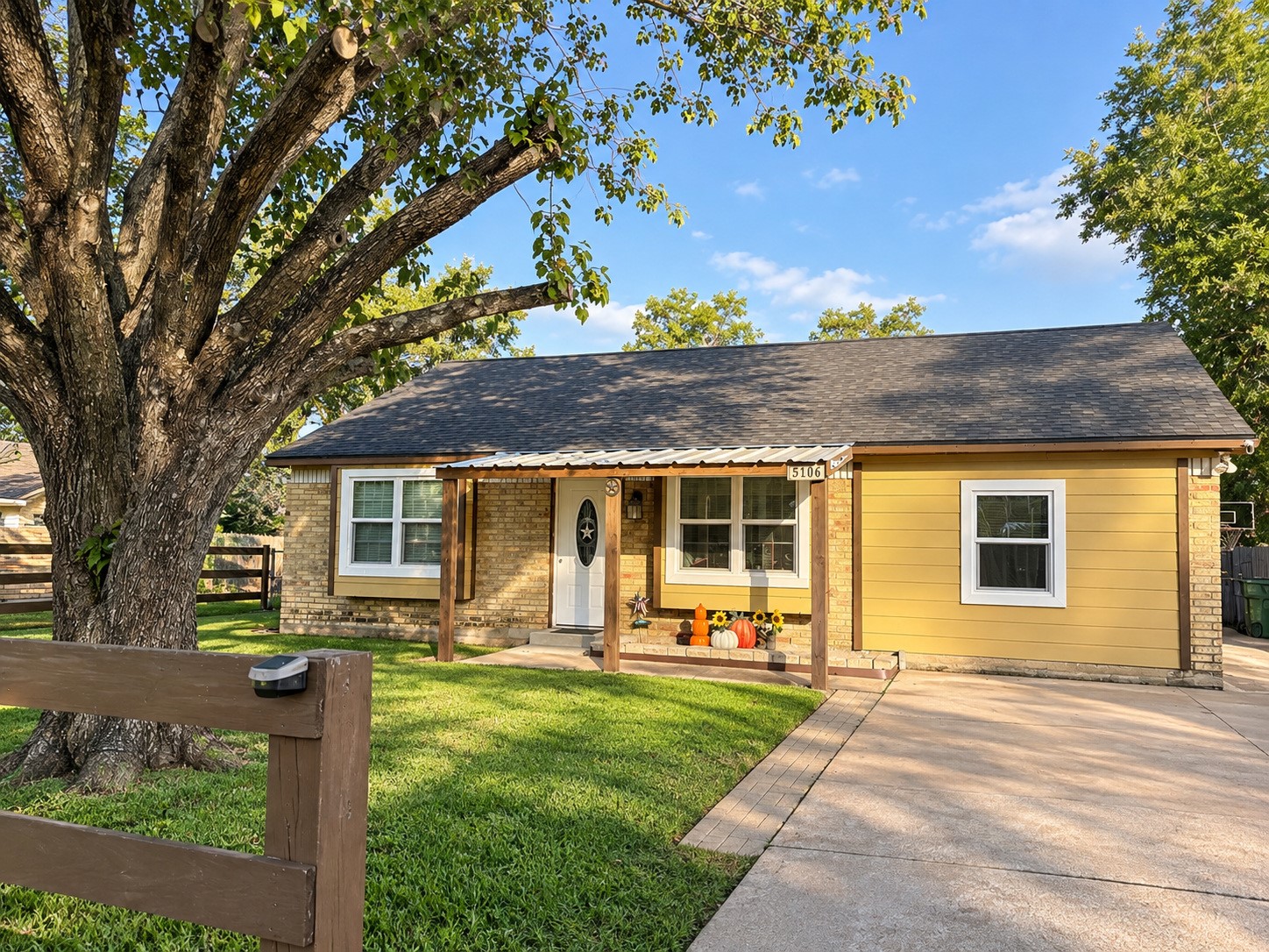 5106 3rd Street Property Photo 2
