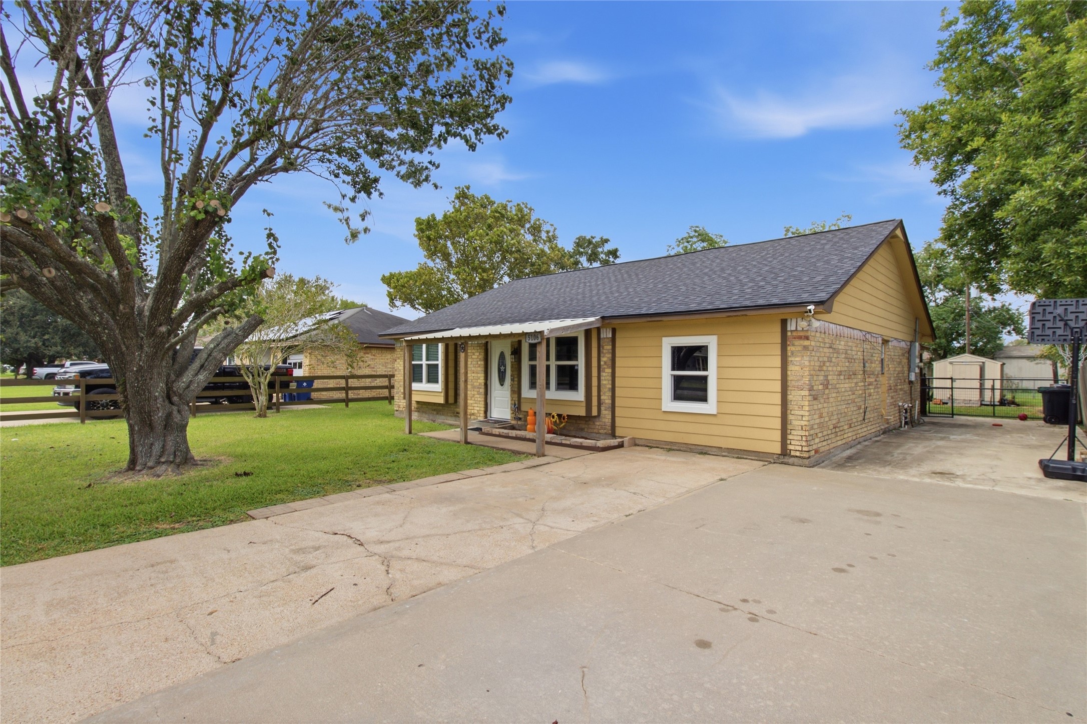 5106 3rd Street Property Photo 3