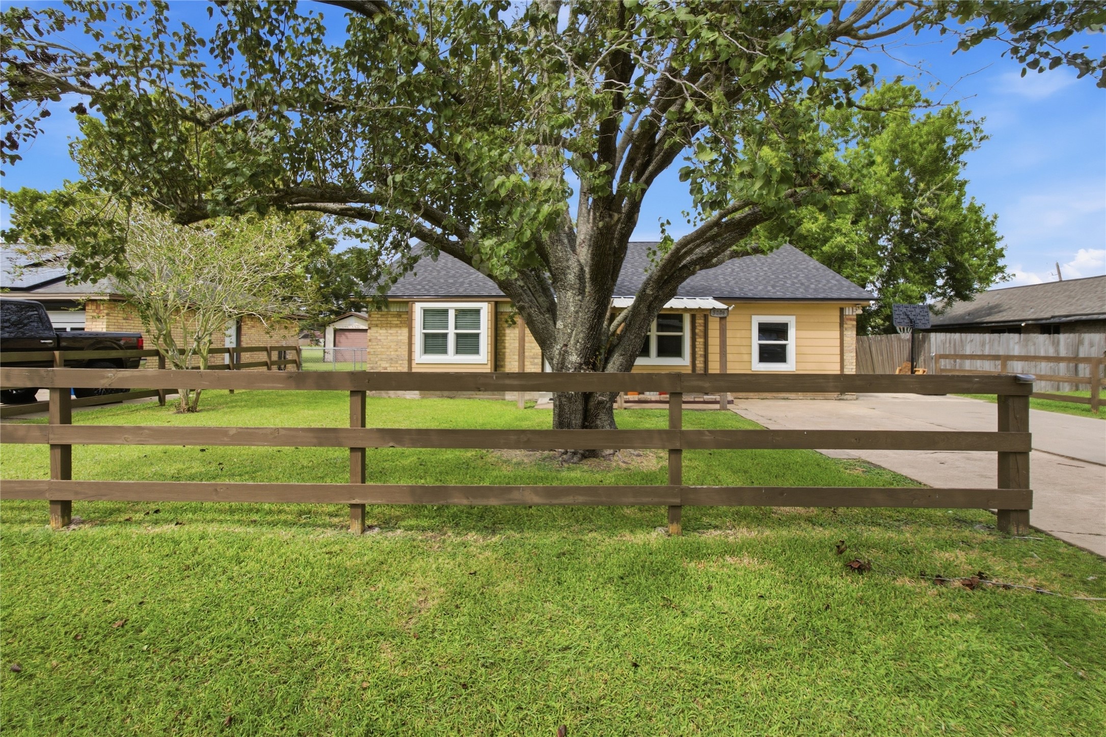 5106 3rd Street Property Photo 4