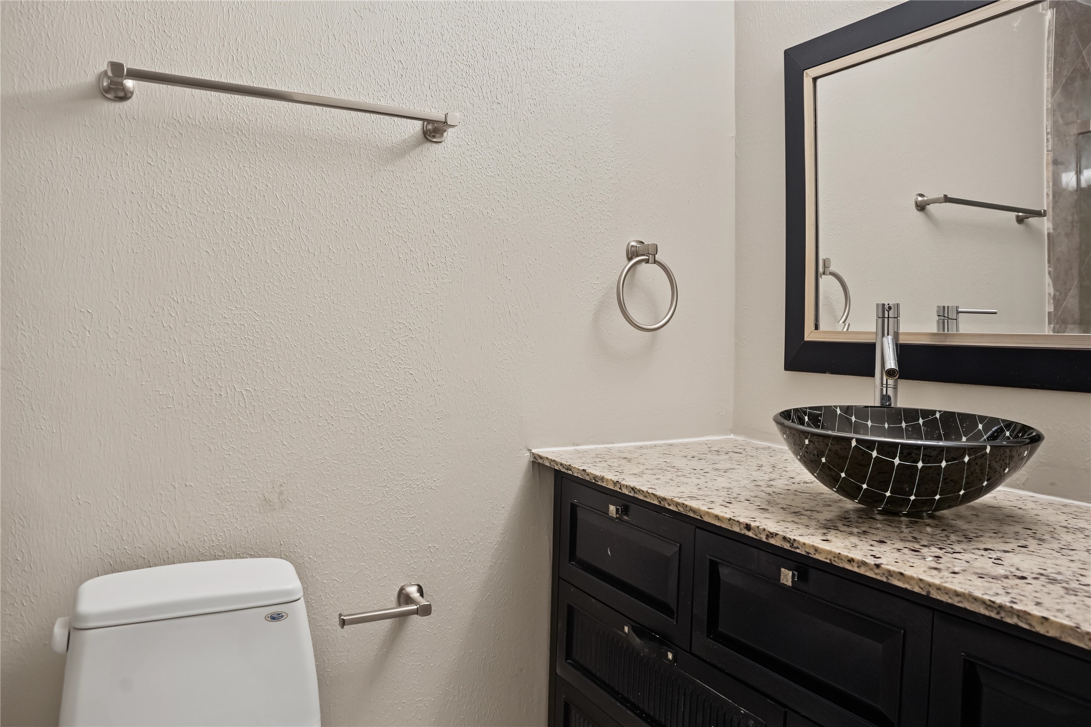 102 Litchfield Lane Property Photo 8