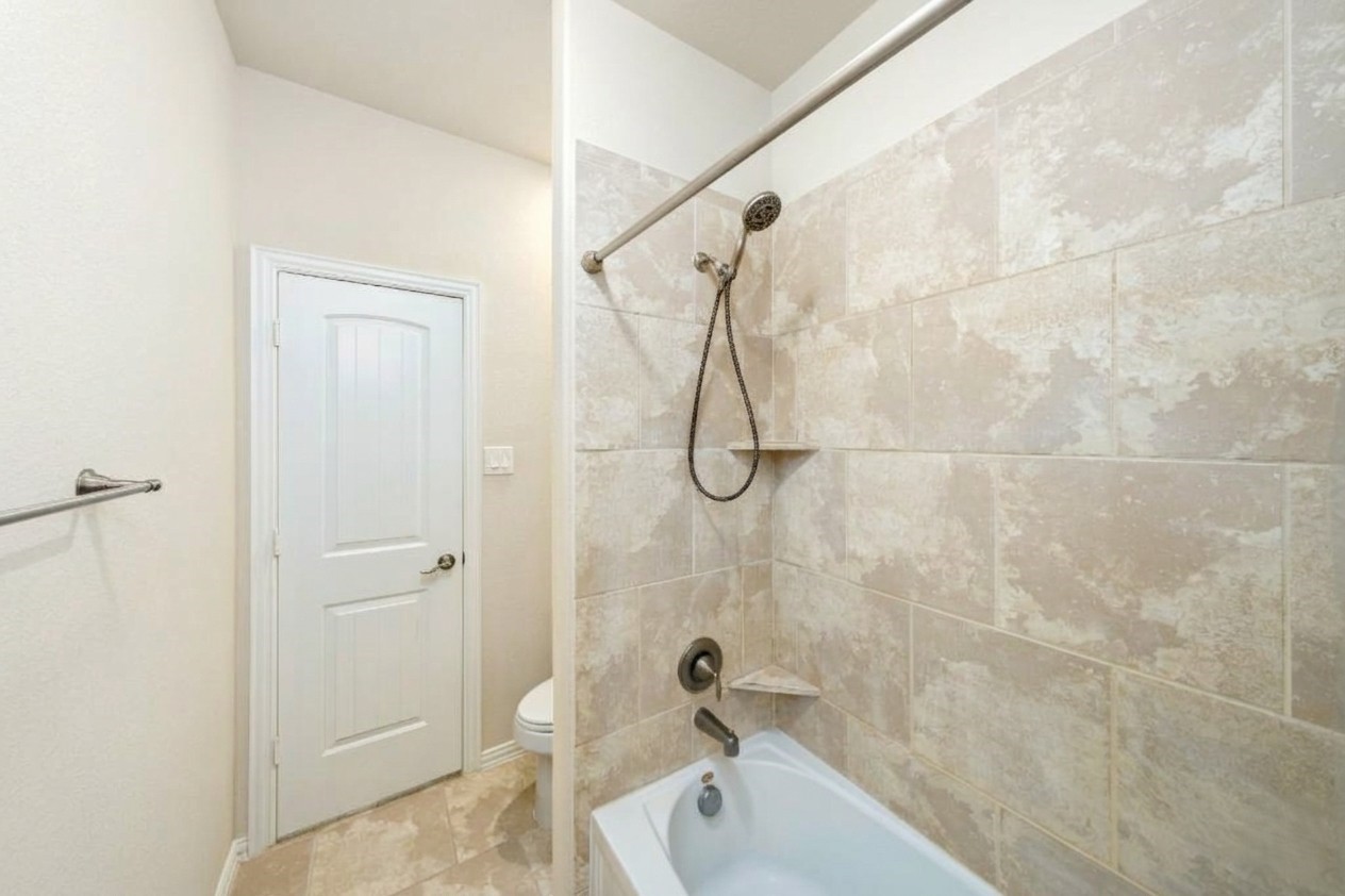 5215 Green Heath Lane Property Photo 23