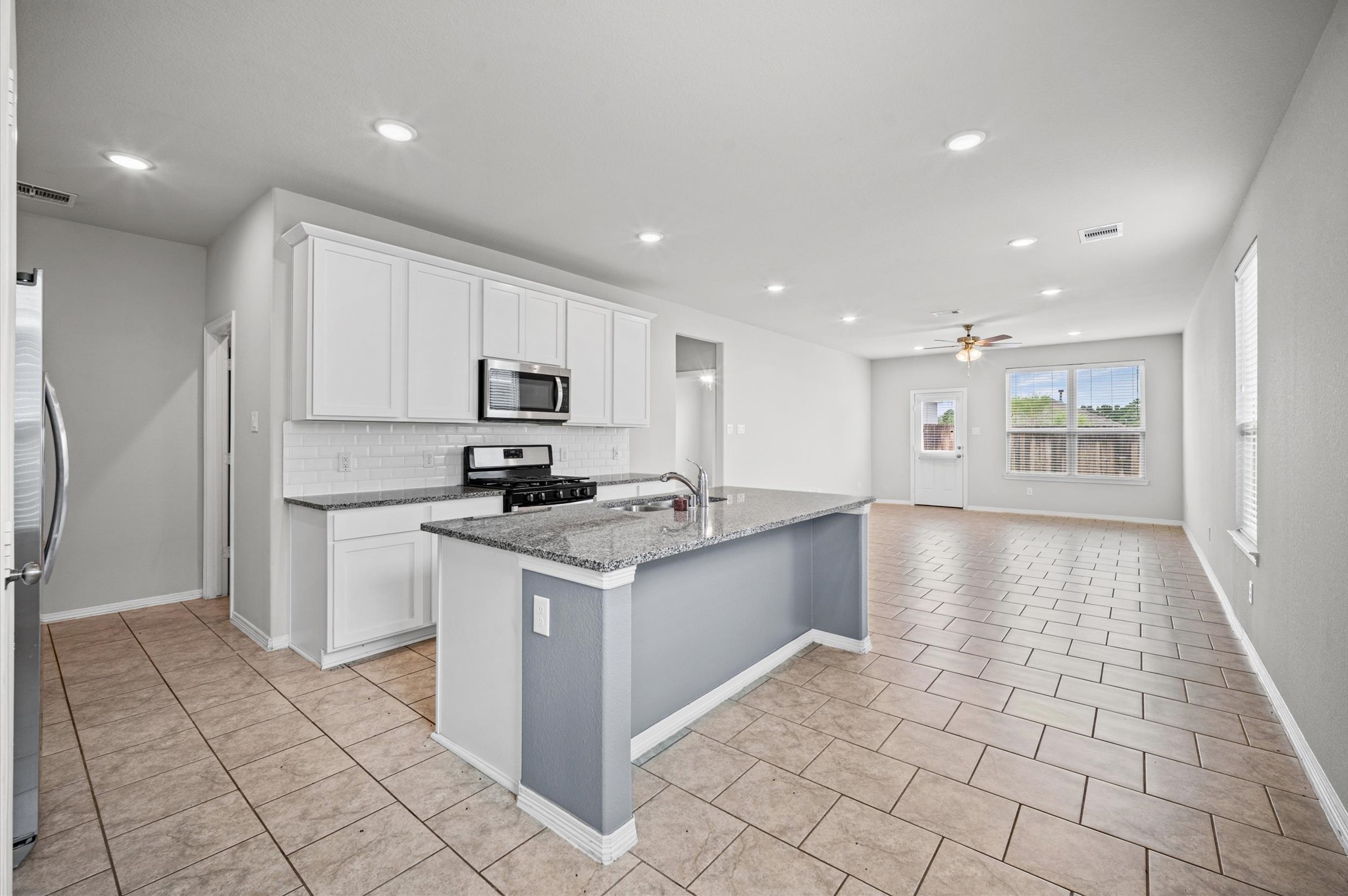 25727 Boxwood Hedge Ln Property Photo 3
