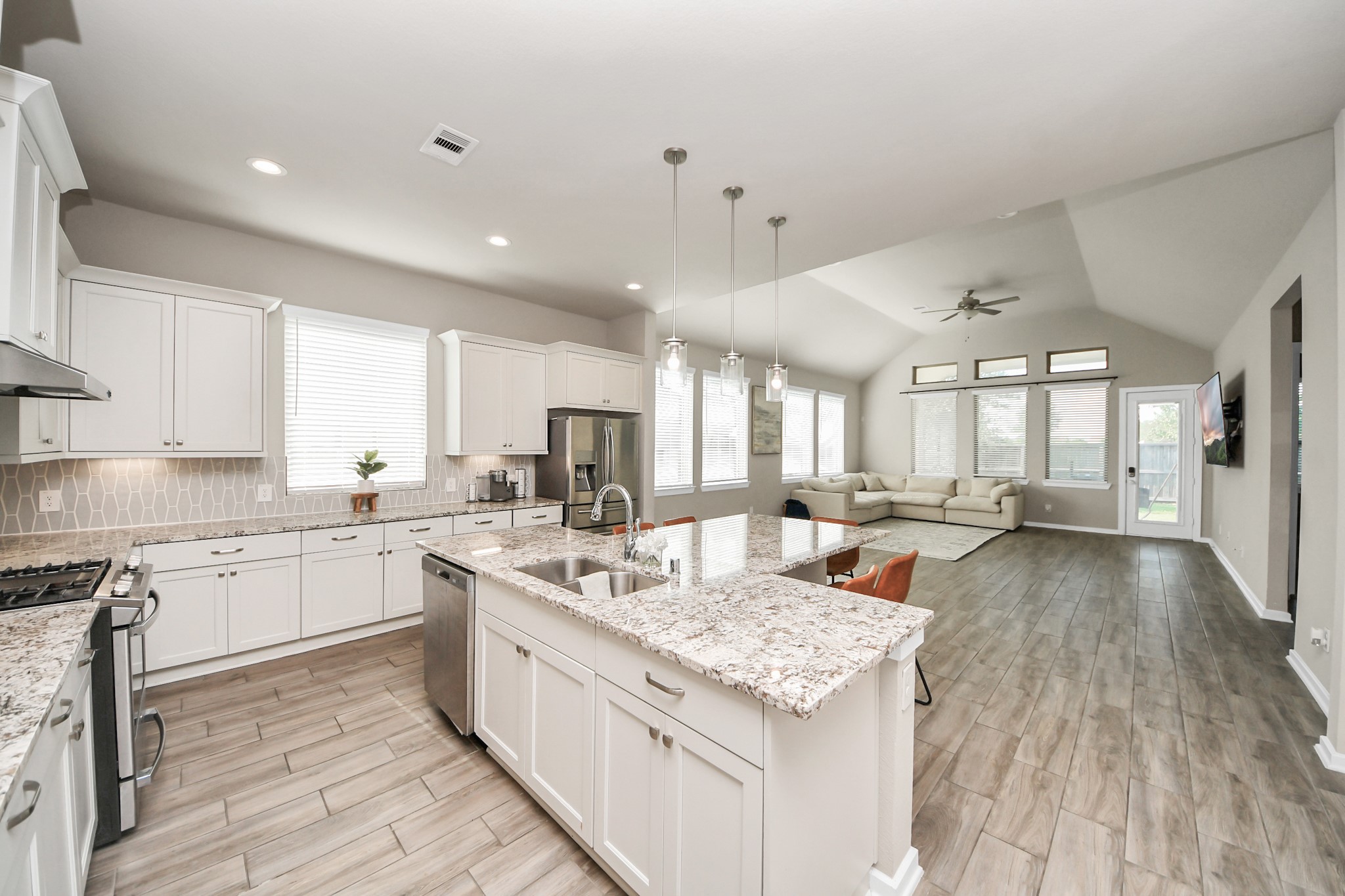 4734 Franklin Way Property Photo 4