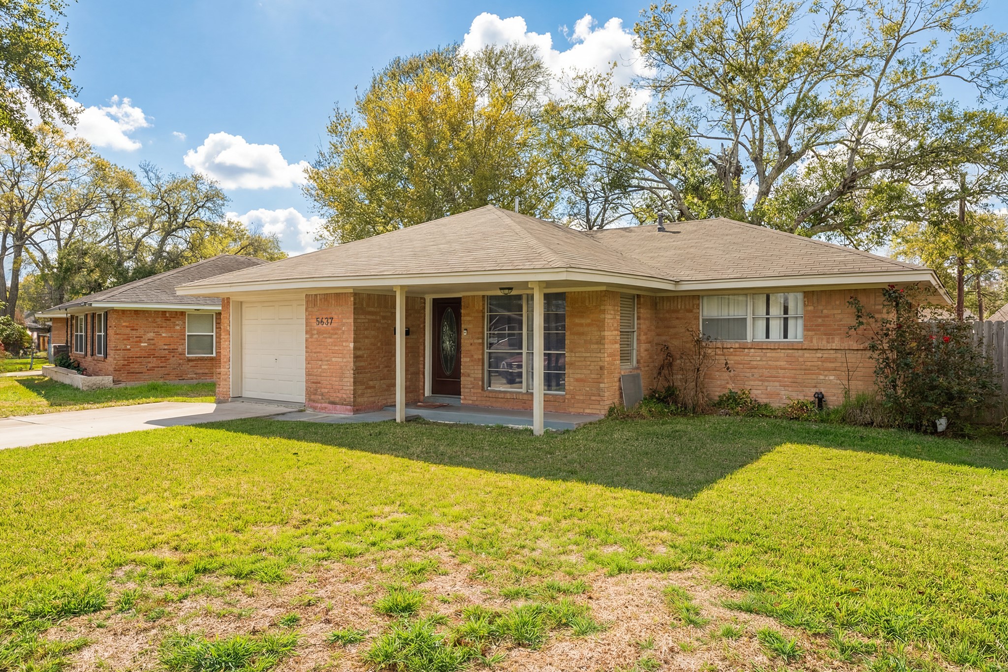 5637 Wood Creek Way Property Photo 1