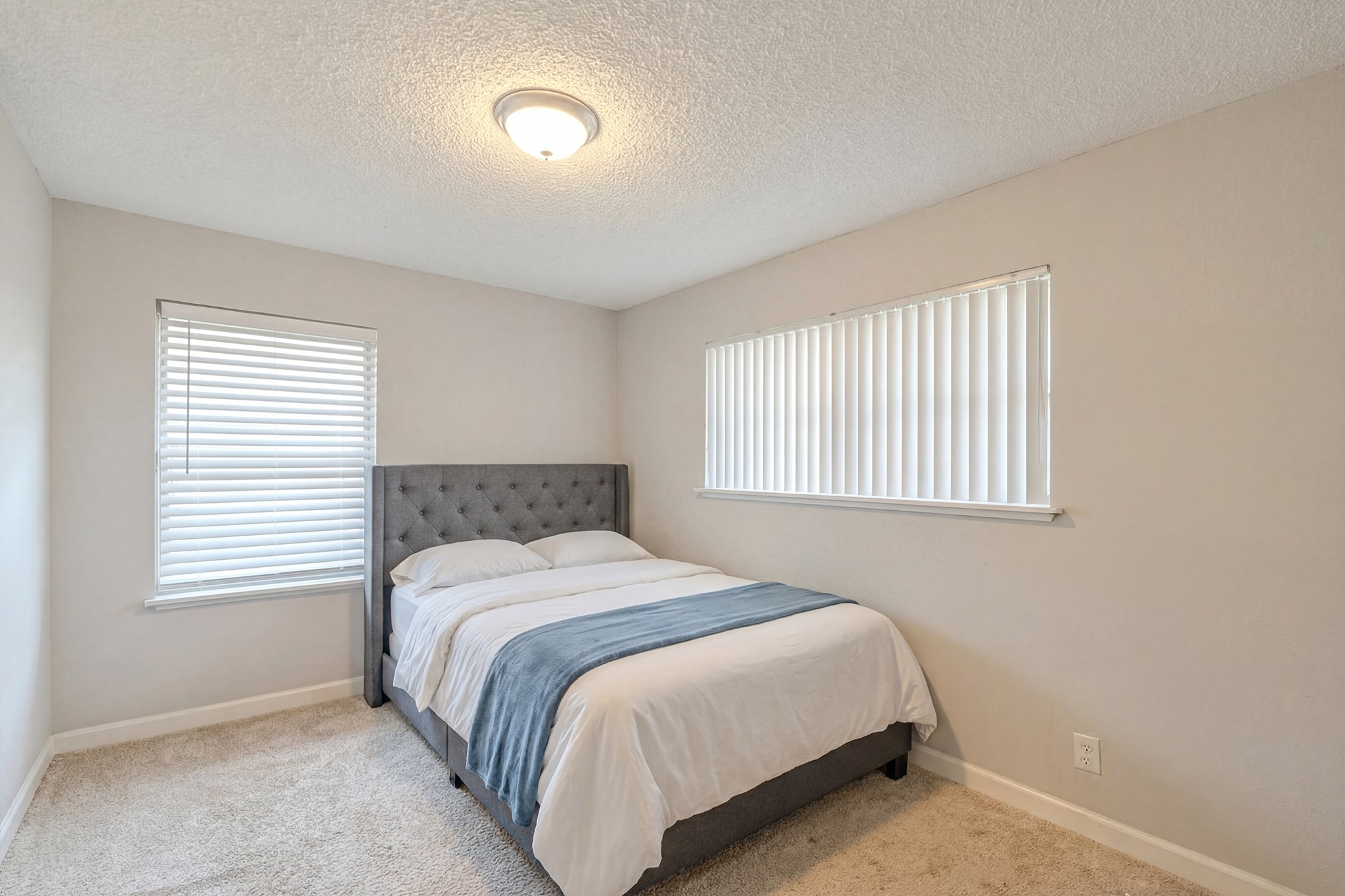 5637 Wood Creek Way Property Photo 6