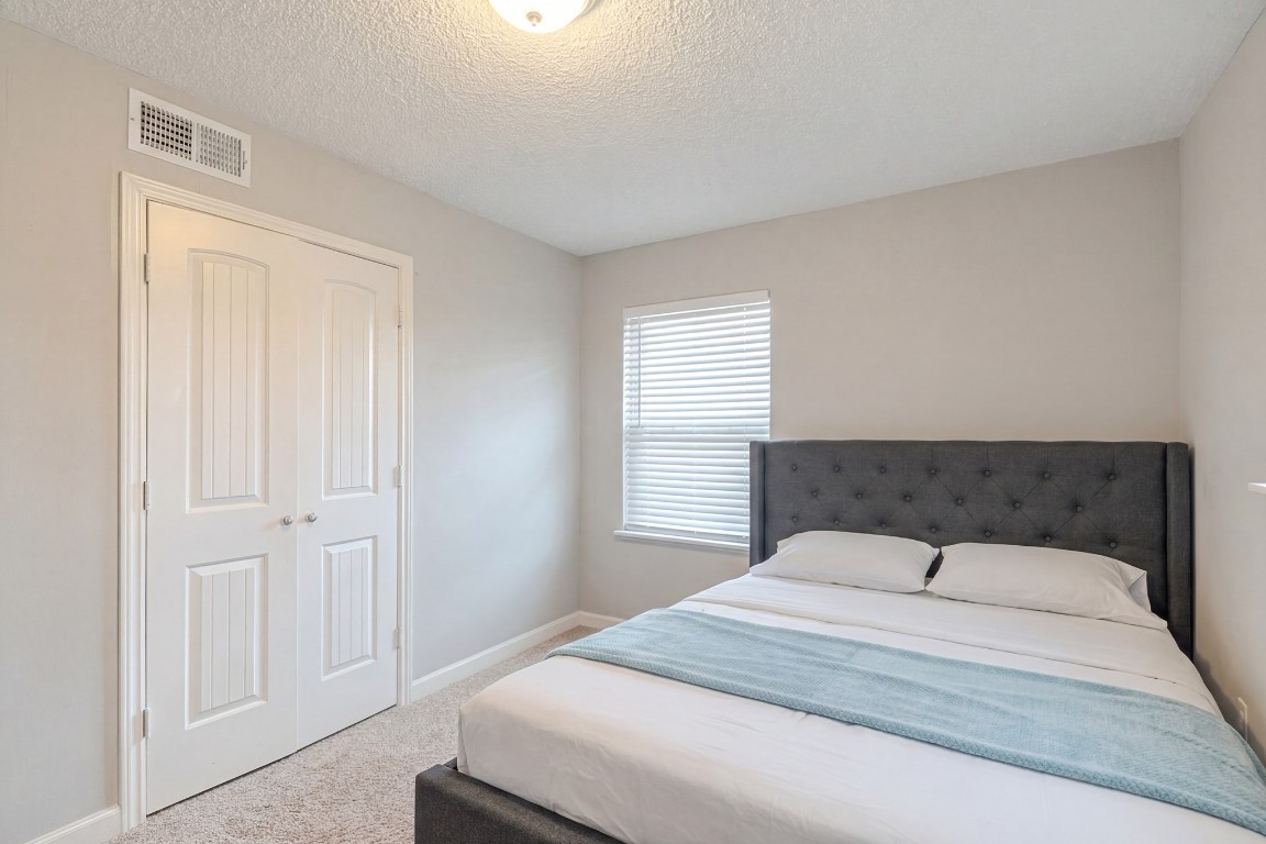 5637 Wood Creek Way Property Photo 7