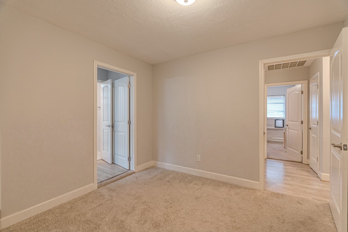 5637 Wood Creek Way Property Photo 9