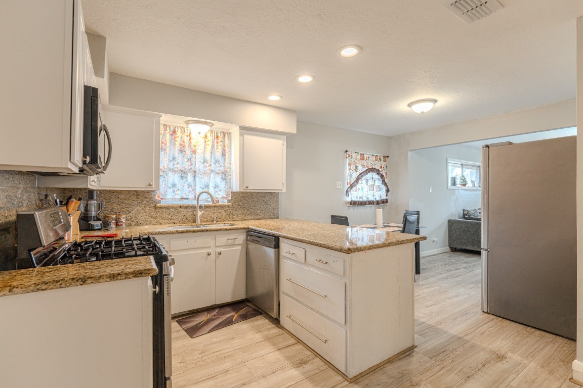5637 Wood Creek Way Property Photo 10