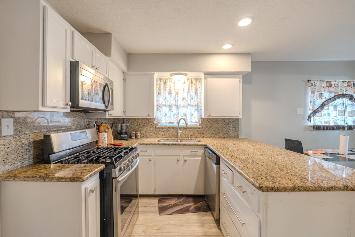 5637 Wood Creek Way Property Photo 11