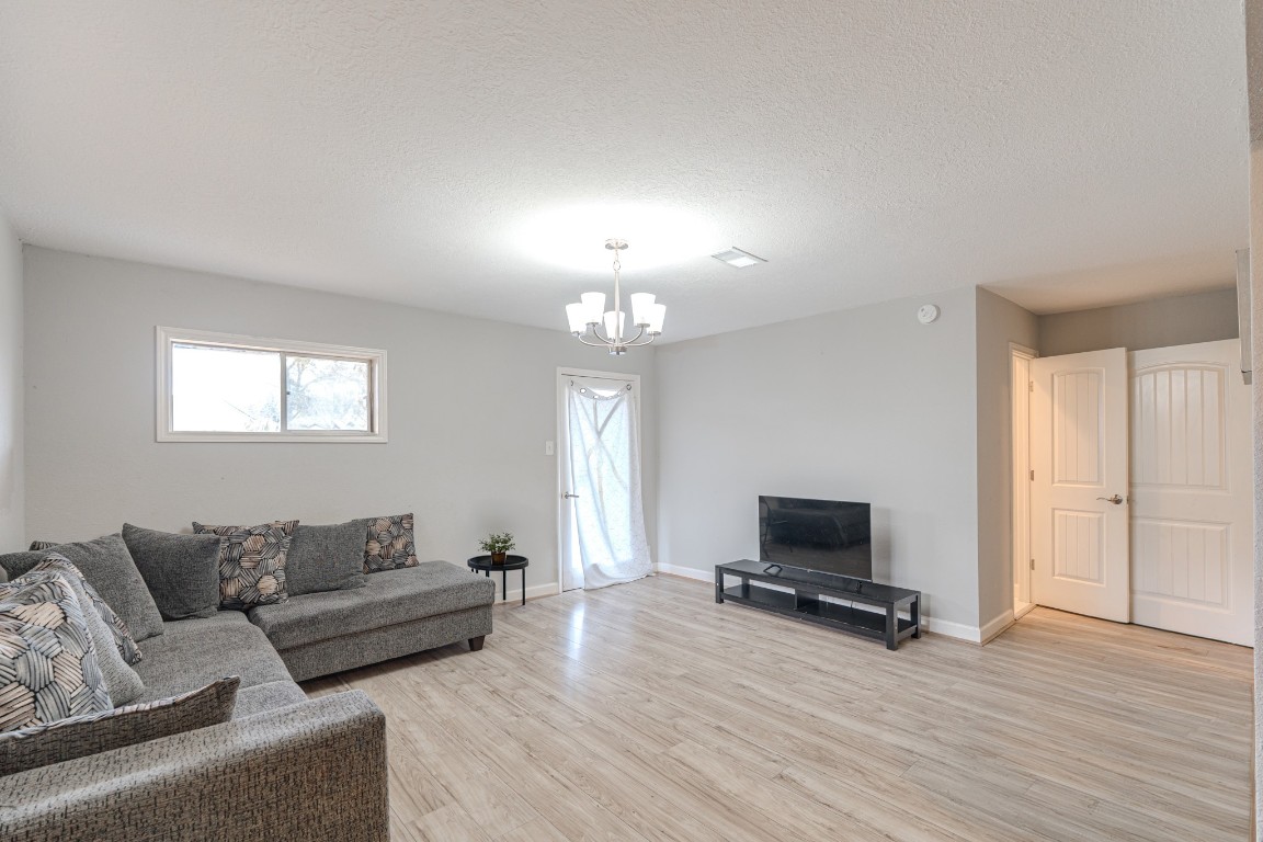 5637 Wood Creek Way Property Photo 15