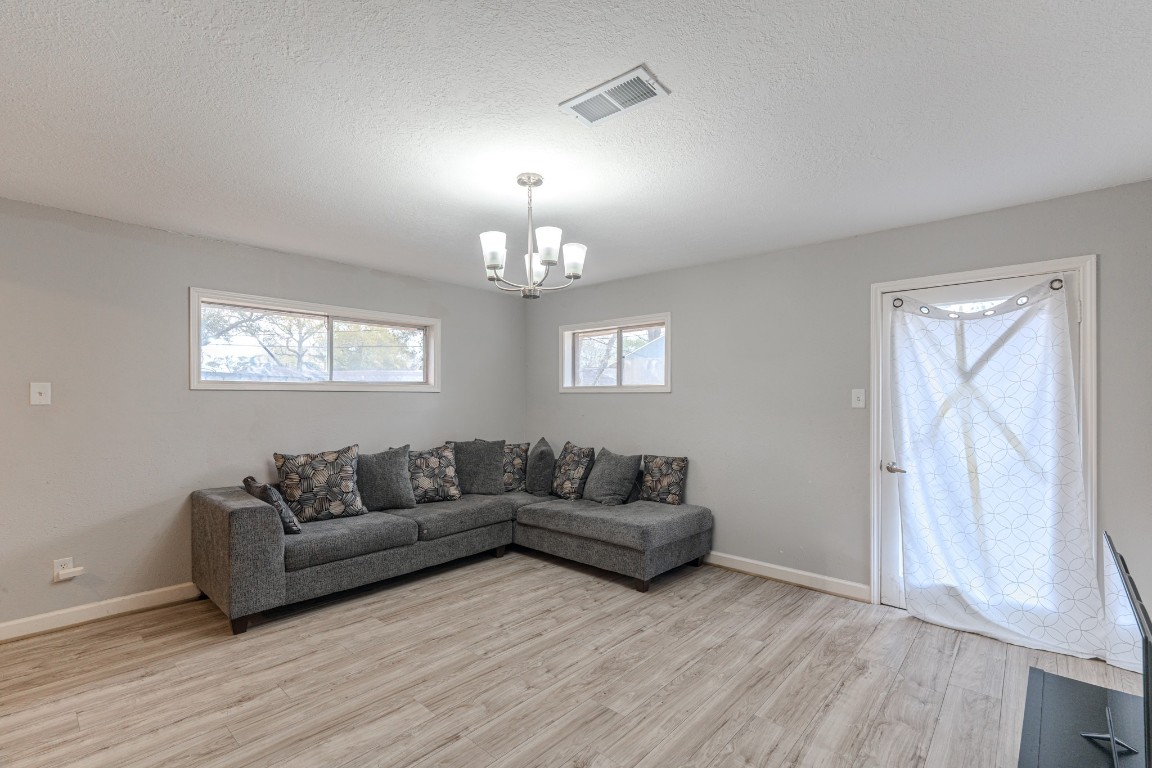 5637 Wood Creek Way Property Photo 16