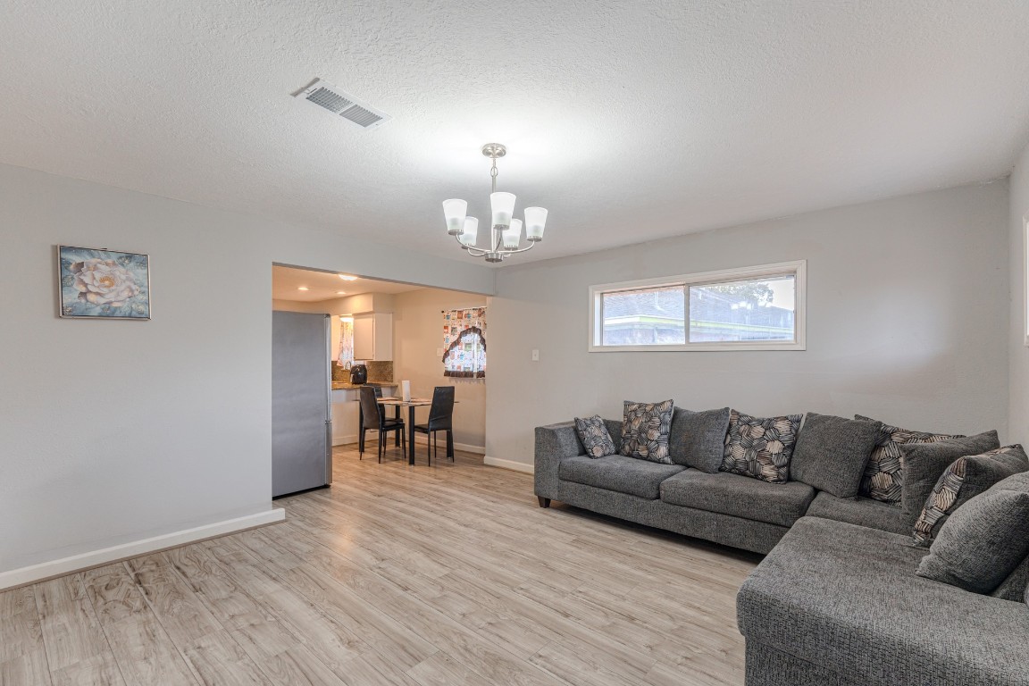 5637 Wood Creek Way Property Photo 17
