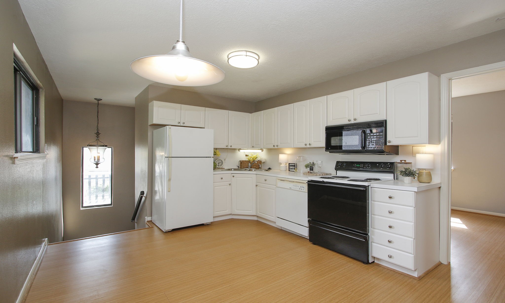 16114 Kempton Park Drive Property Photo 37
