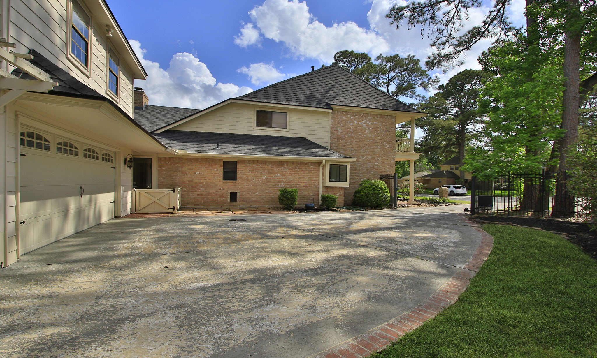 16114 Kempton Park Drive Property Photo 49