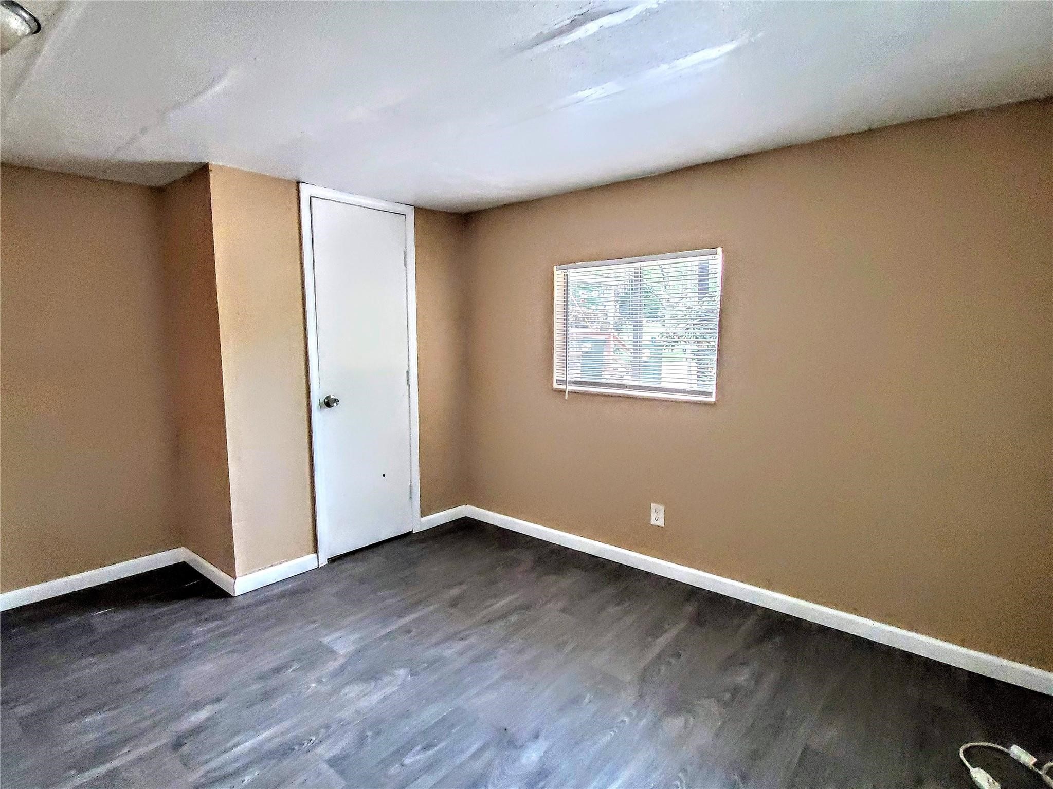 886 Queenswood Property Photo 6