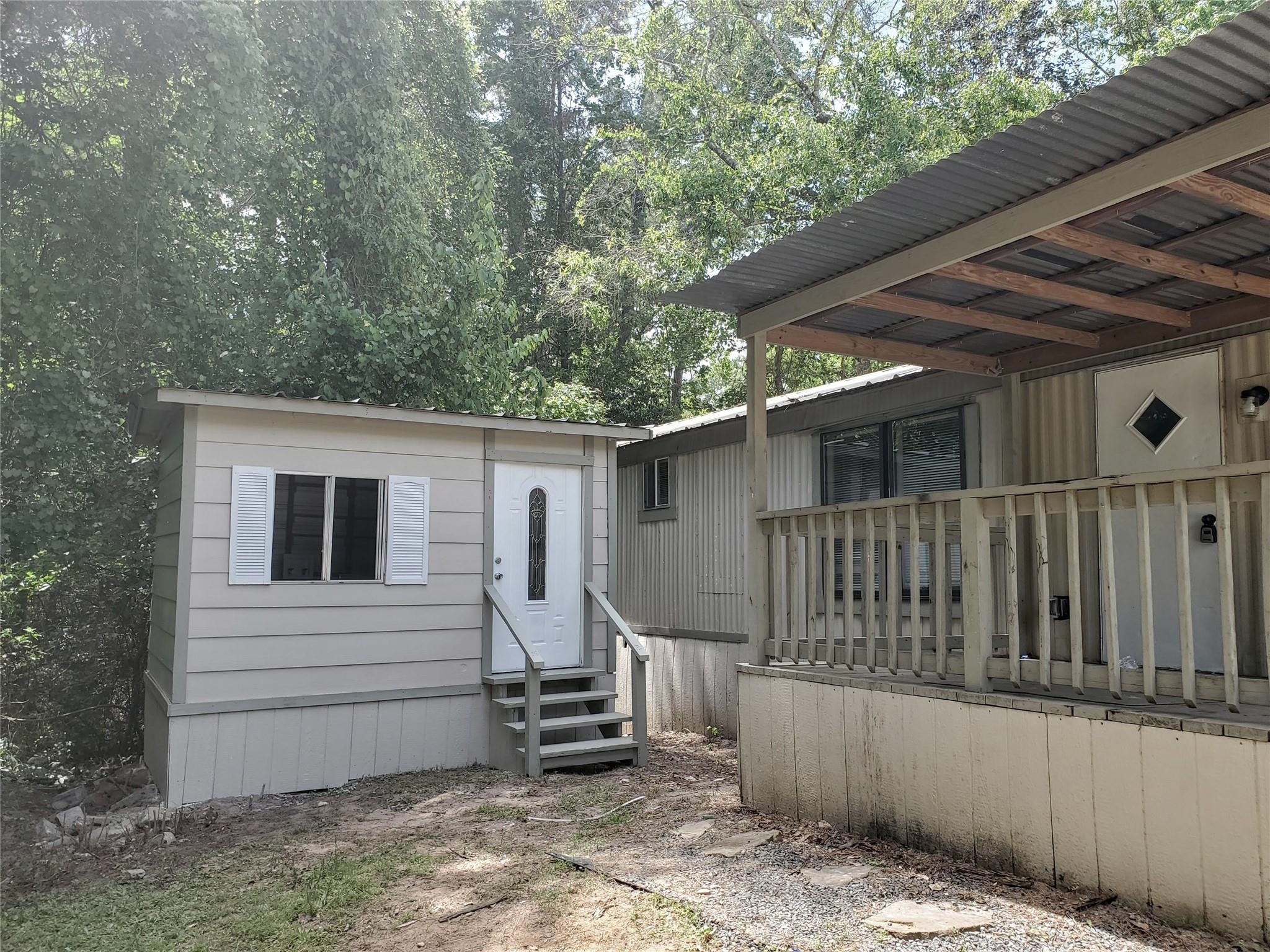 886 Queenswood Property Photo 7
