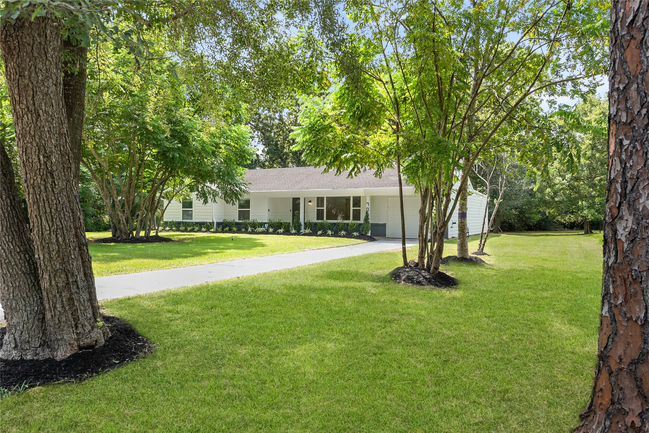 703 Newton Drive Property Photo 3