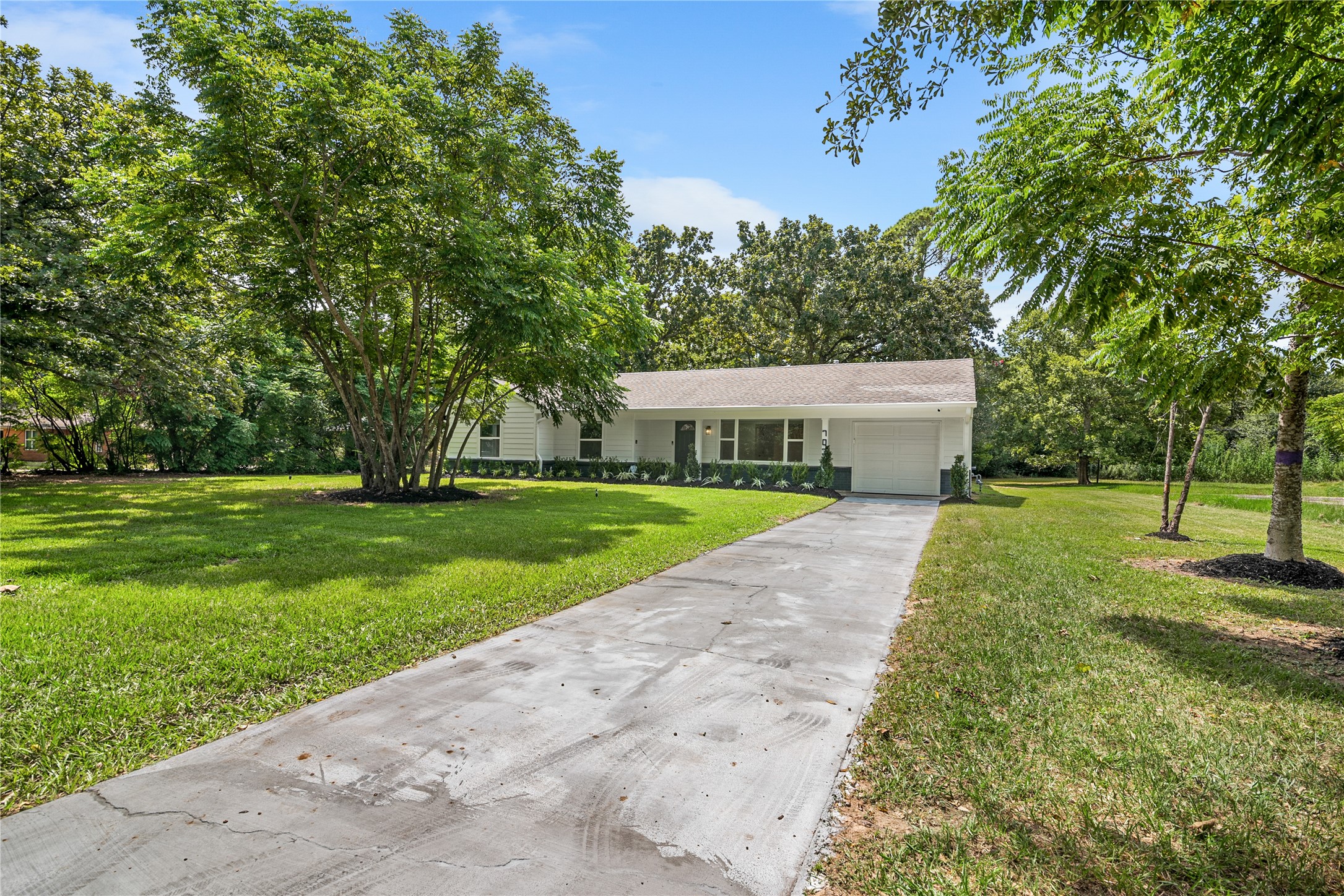 703 Newton Drive Property Photo 4