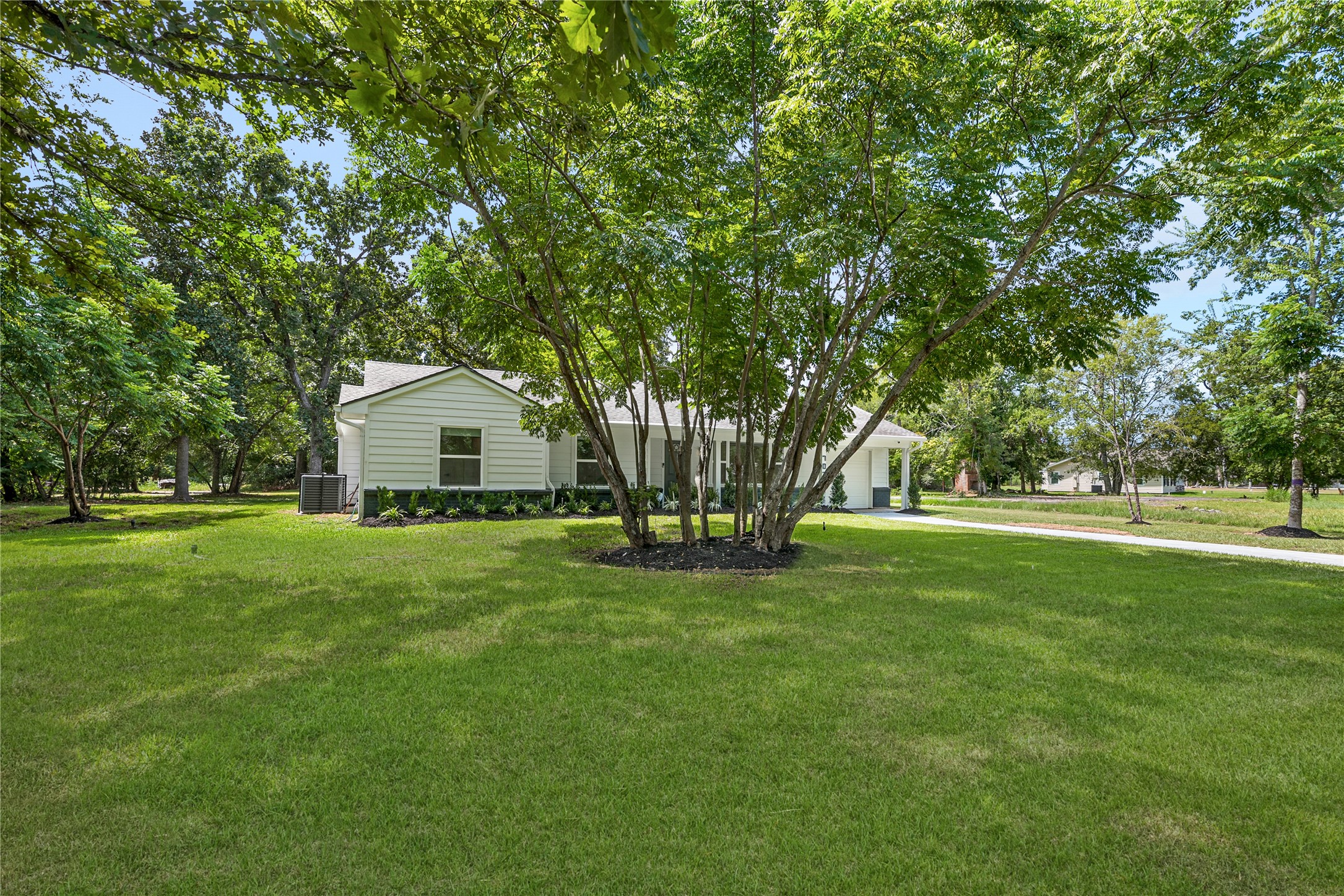 703 Newton Drive Property Photo 5