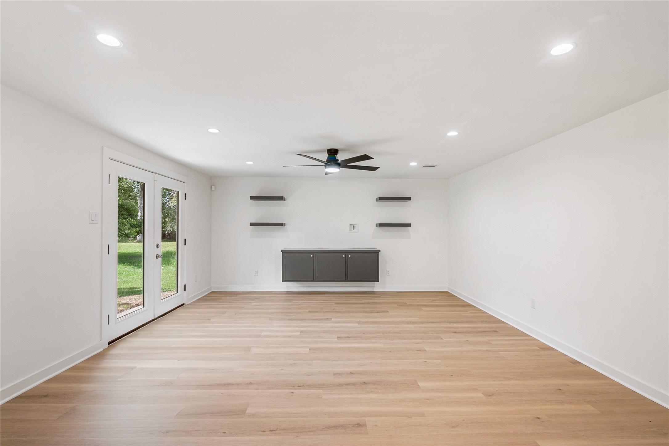 703 Newton Drive Property Photo 15