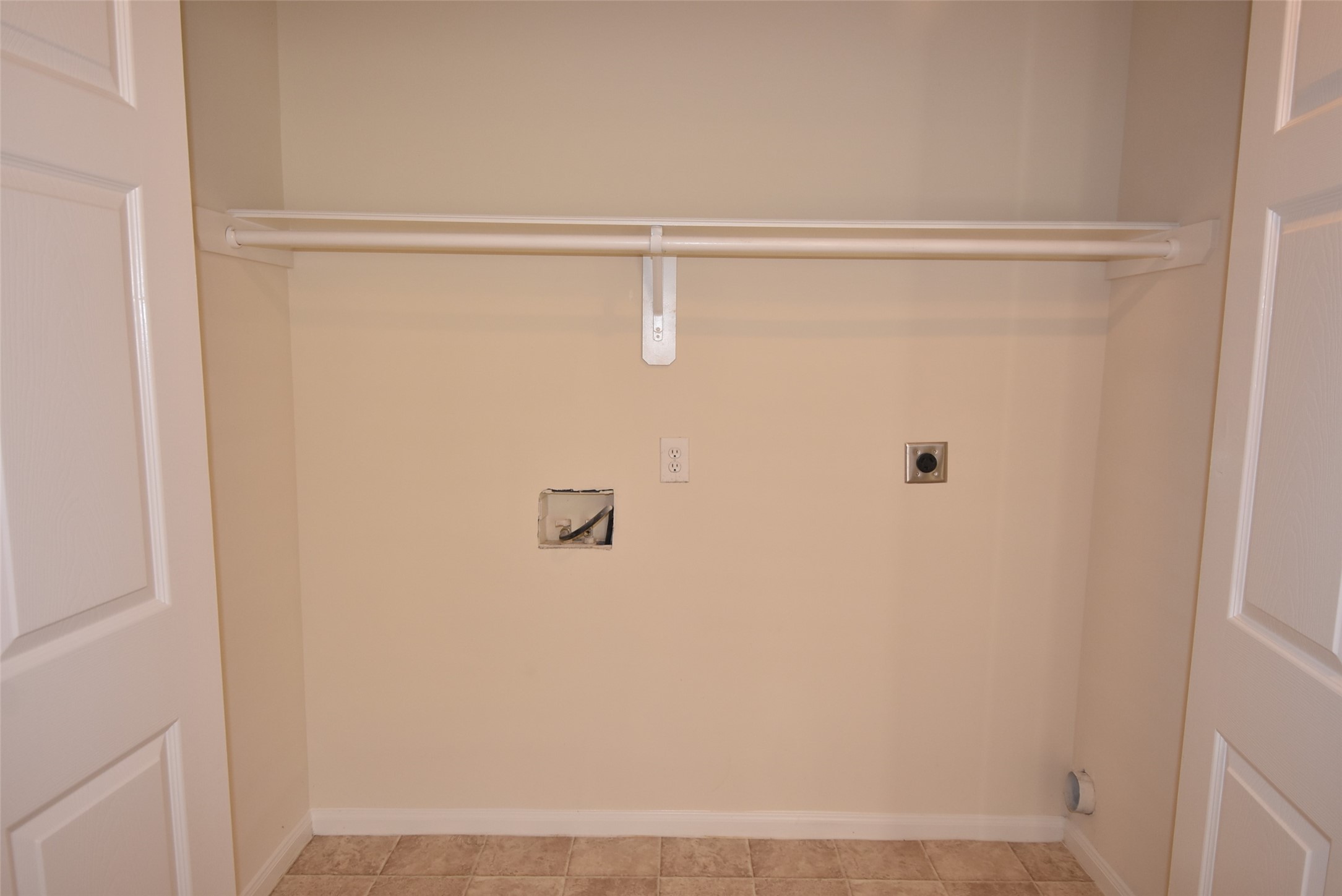 10069 Sharpton Drive Property Photo 15