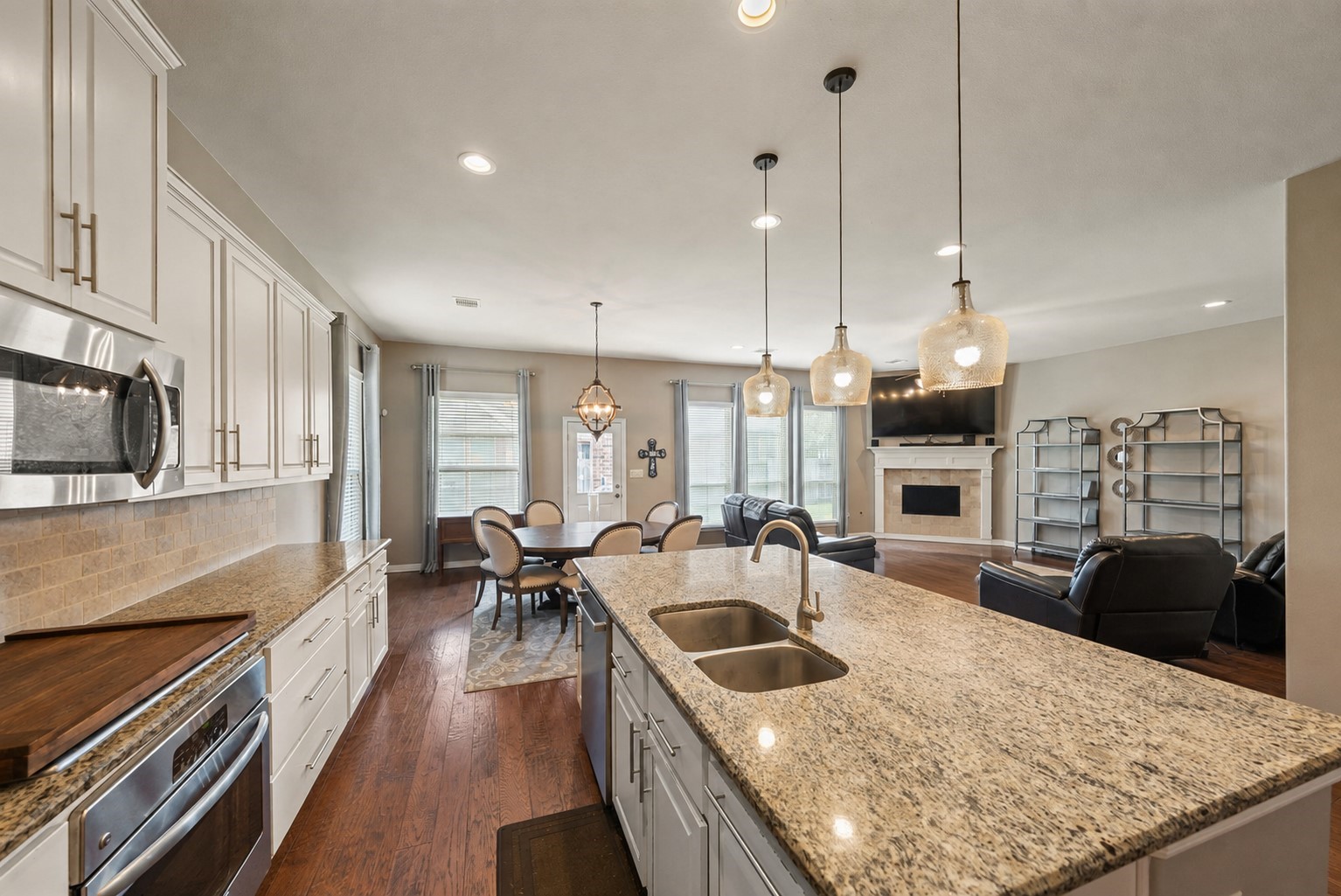 8126 Threadtail Street Property Photo 8