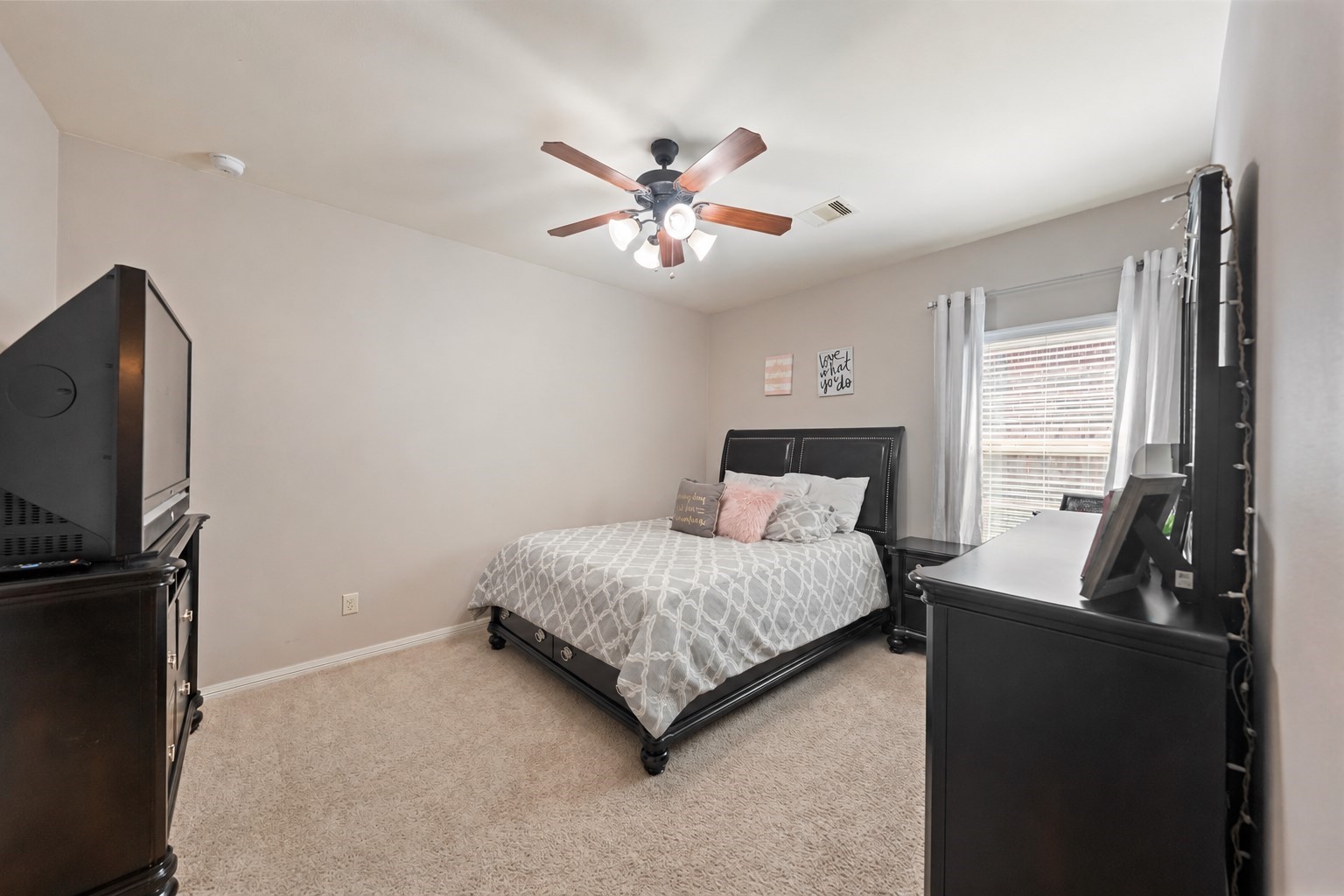 8126 Threadtail Street Property Photo 19