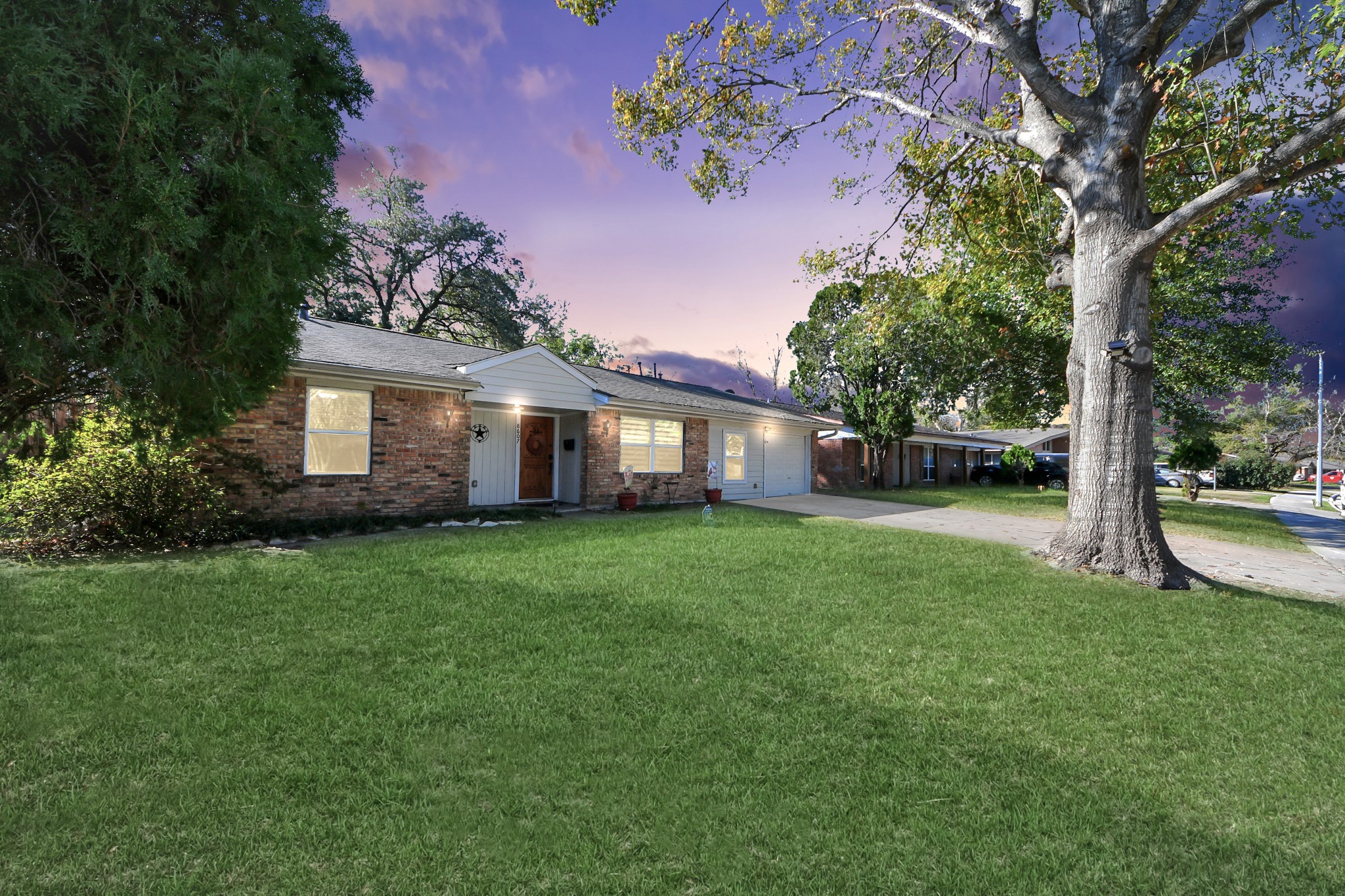8607 Shadow Crest Street Property Photo 2