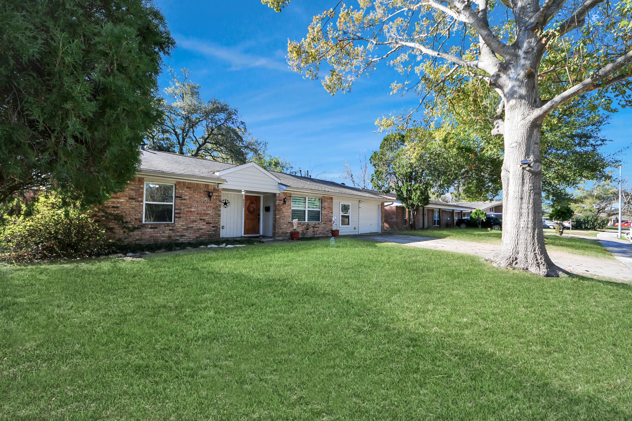 8607 Shadow Crest Street Property Photo 4