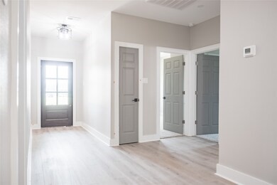 2414 Myrtle Street Property Photo 4