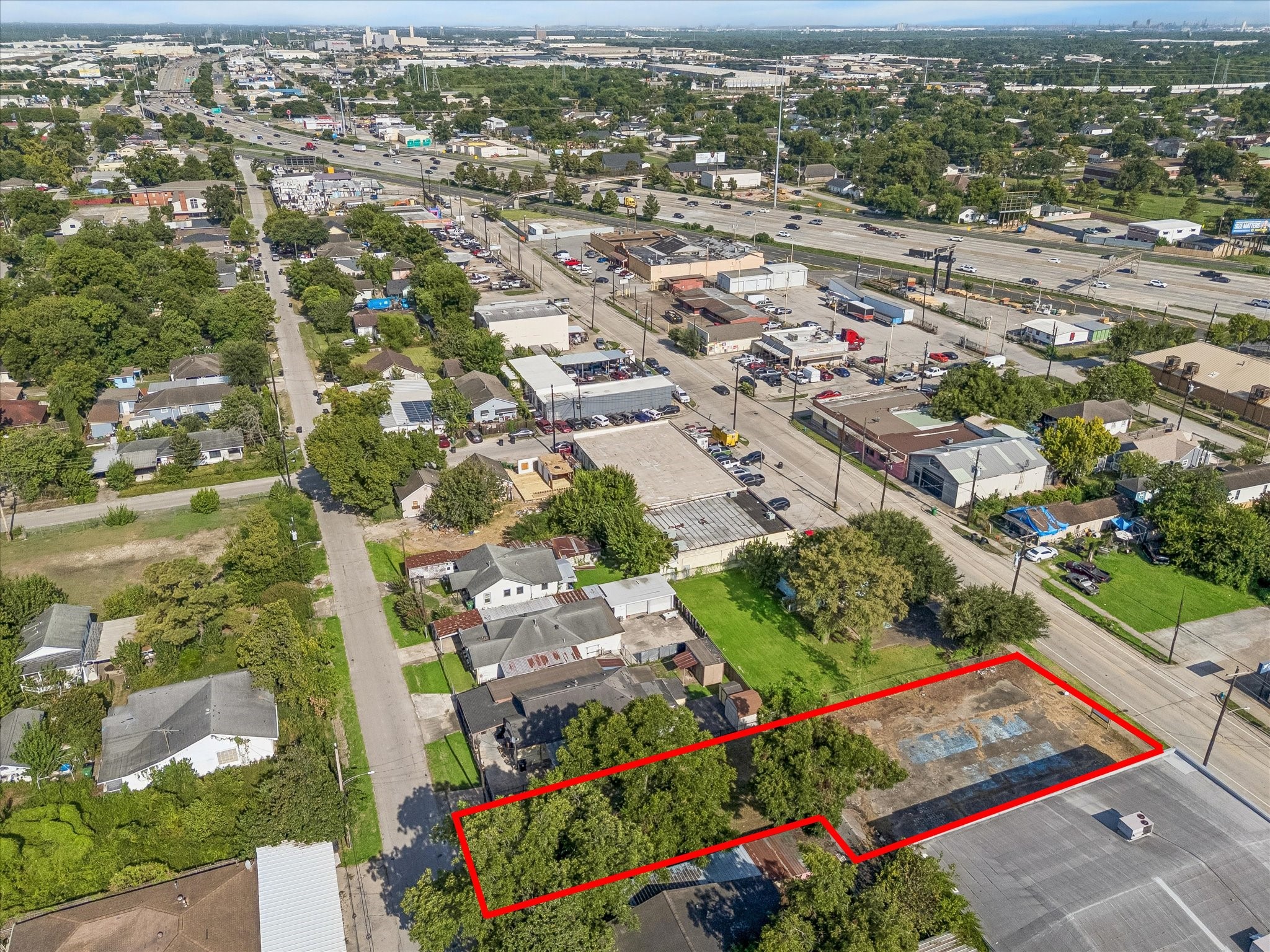 7003 Lyons Avenue Property Photo 3