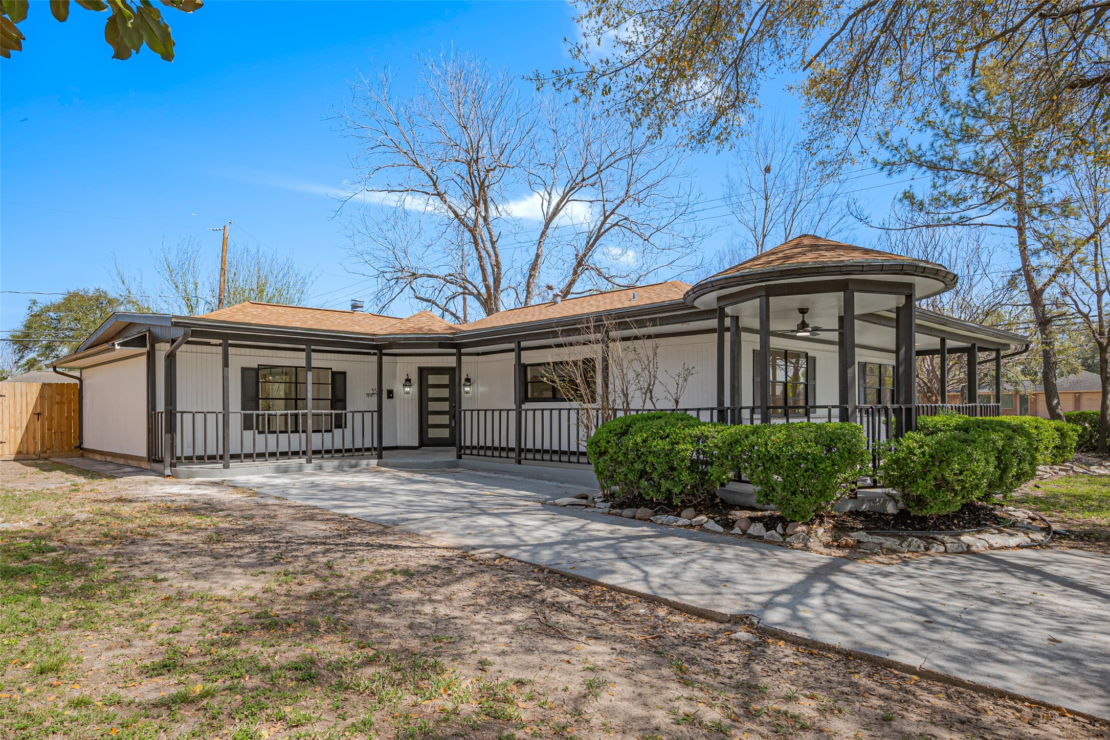 5502 Hewitt Drive Property Photo 3