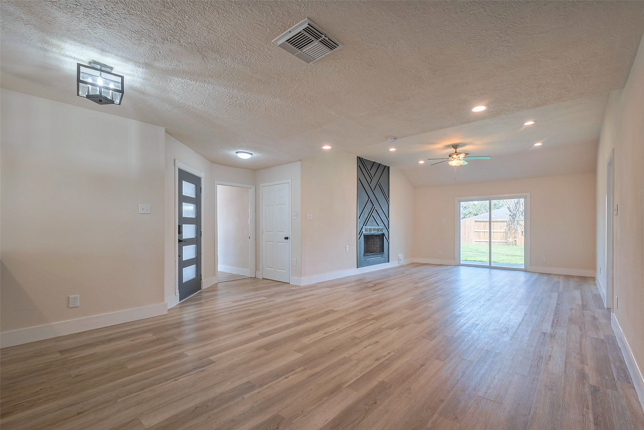 5502 Hewitt Drive Property Photo 5