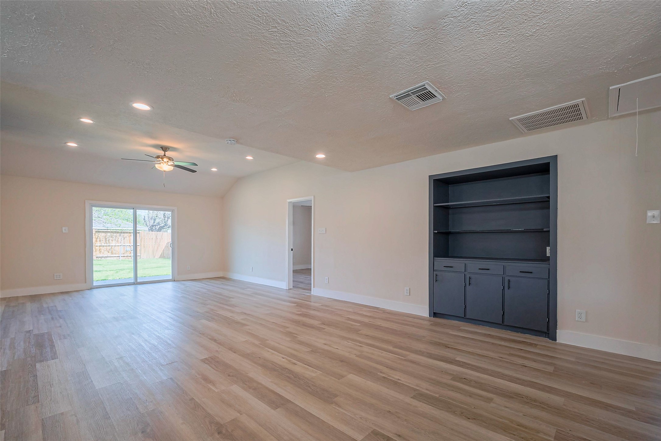 5502 Hewitt Drive Property Photo 7